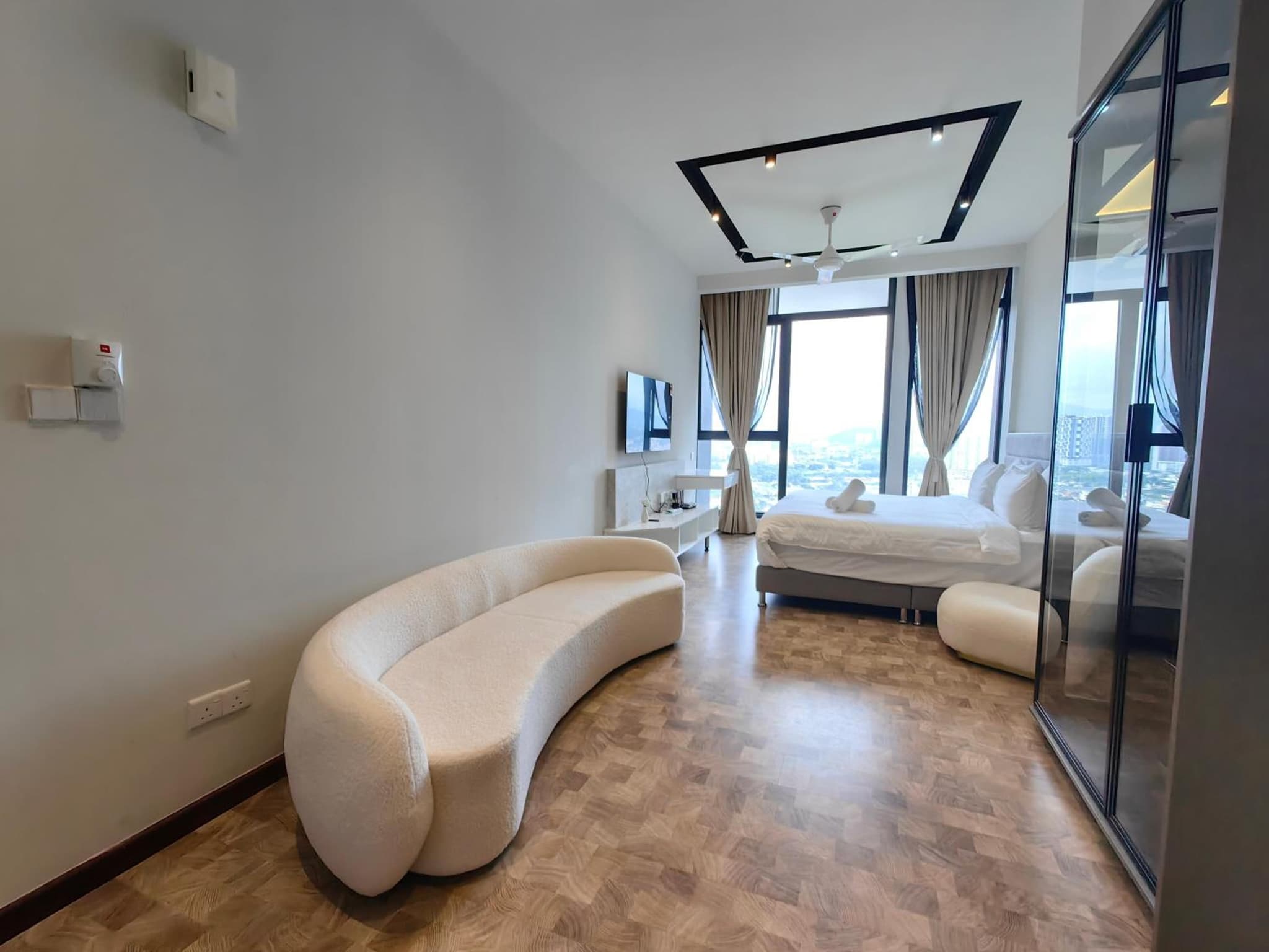EXPRESSIONZ DESIGNER SUITES Host By AURORA PREMIUM STAY photo 4