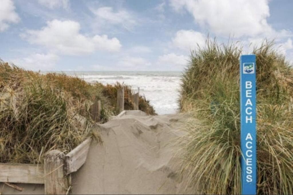 Foxton Beach Bach 5 Star Location 2 Min Walk To Beach New Furnishings BBQ photo 3