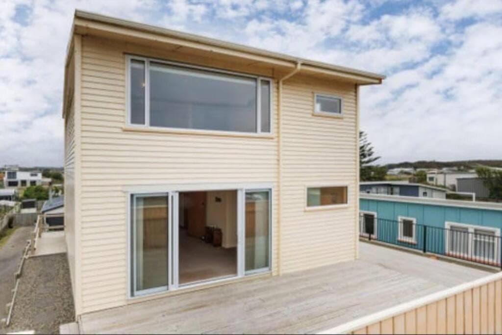 Foxton Beach Bach 5 Star Location 2 Min Walk To Beach New Furnishings BBQ photo 9