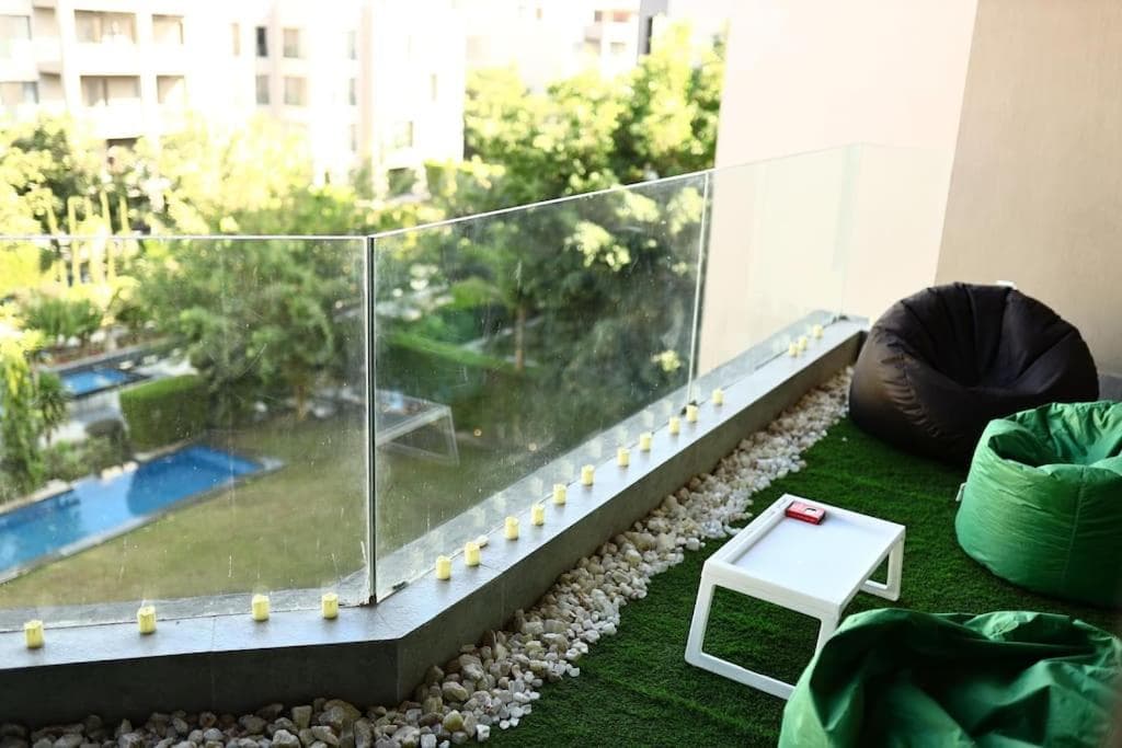 Elegant Garden & Pool View 2-BR Apt - Silverpalm photo 3