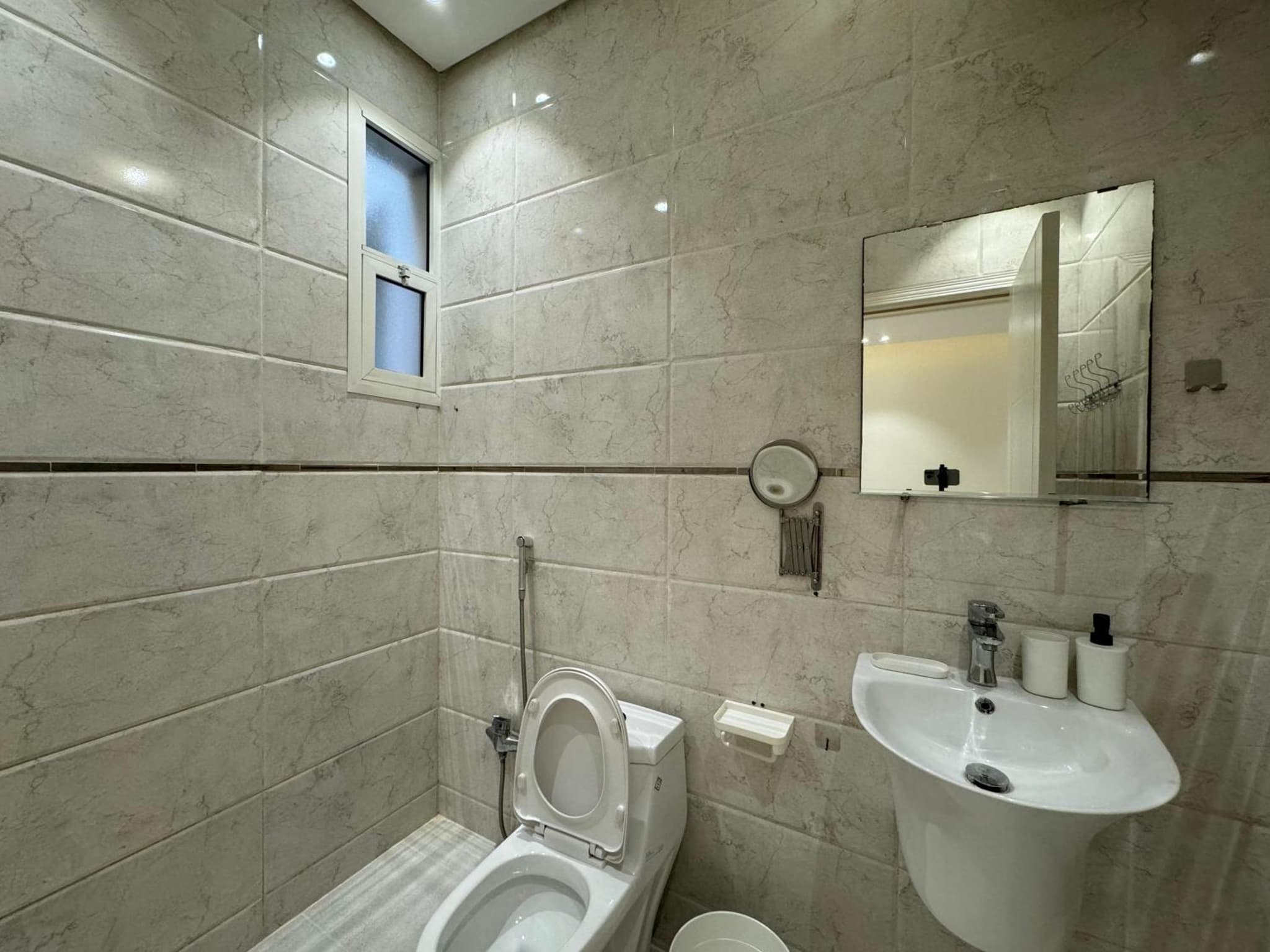 Apartment with Private Entrance - 1A photo 6