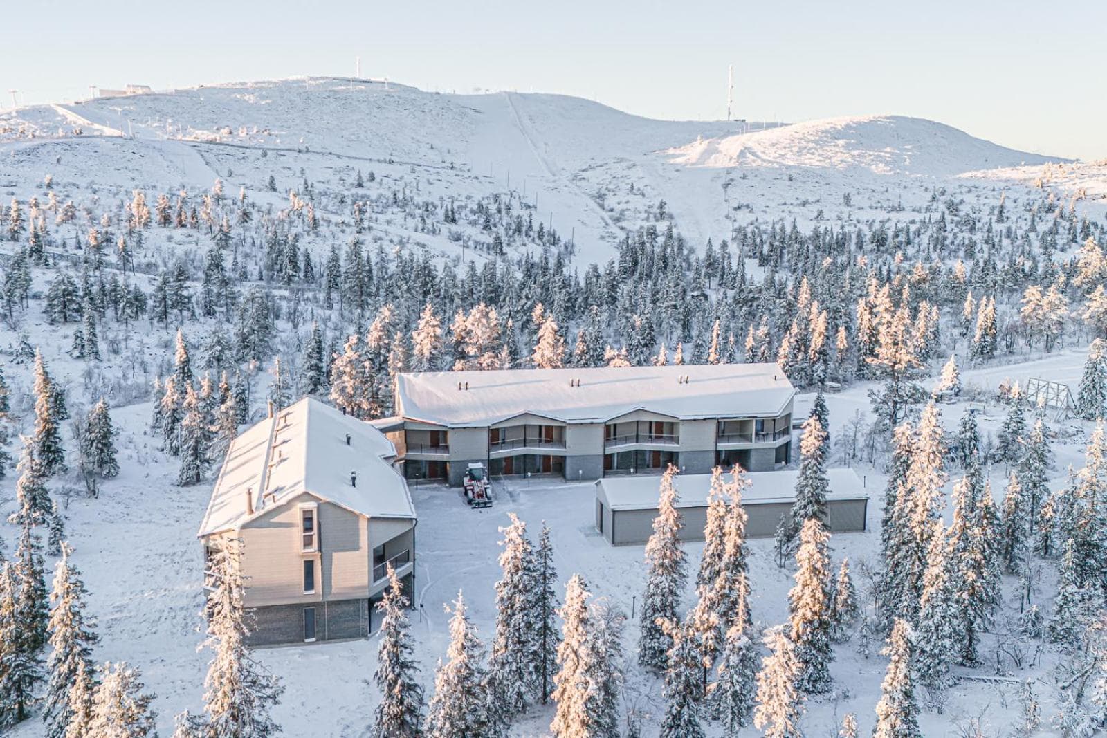 Peak Chalet B6 Ski-in Ski-out by Aavalevi