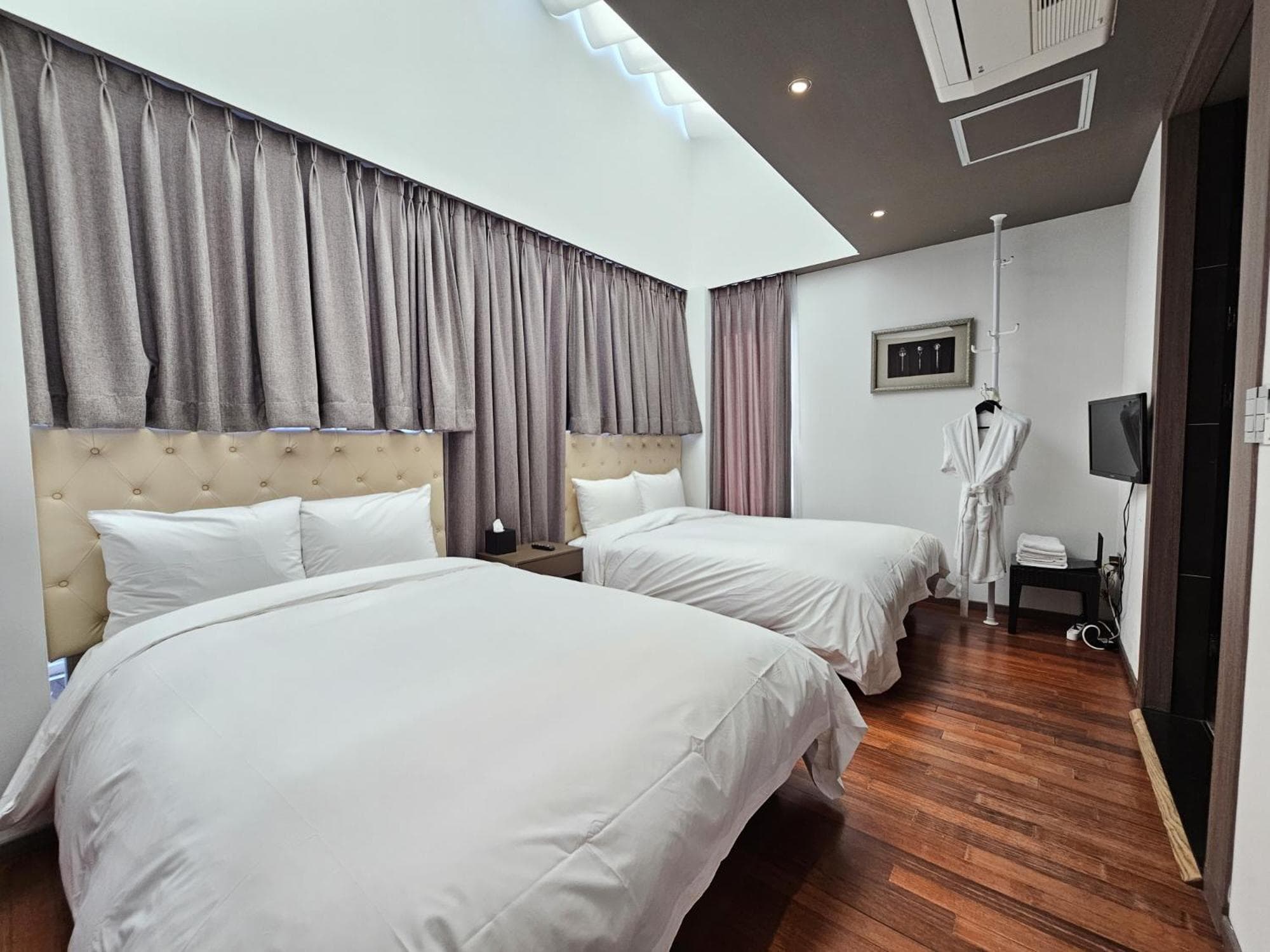 Hotel Scarboro Jeju photo 9
