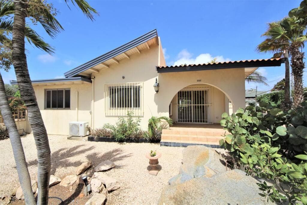 Paradera Paradise - your ultimate 5-bedroom getaway