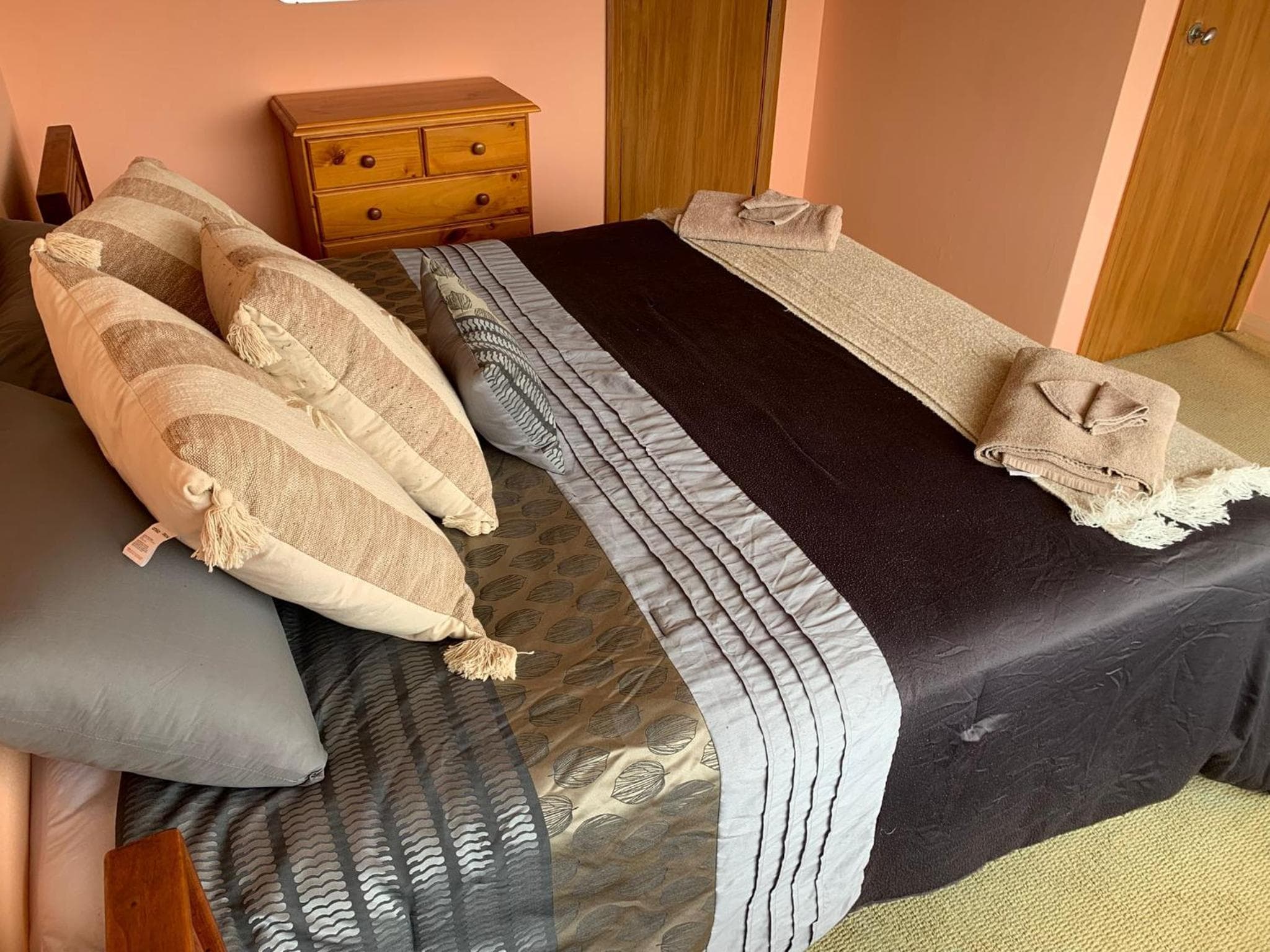 Foxton Beach Bach 5 Star Location 2 Min Walk To Beach New Furnishings BBQ photo 5