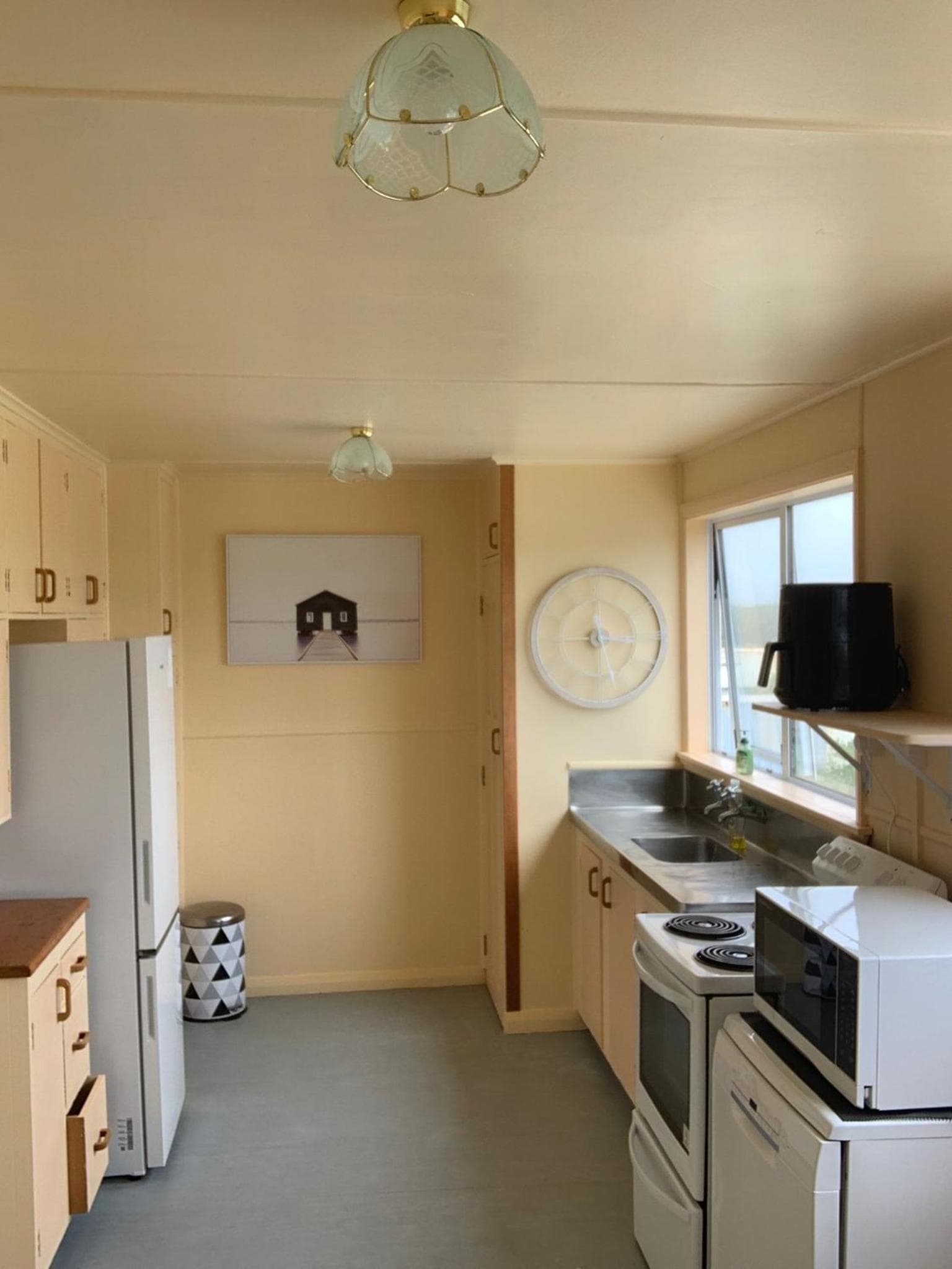 Foxton Beach Bach 5 Star Location 2 Min Walk To Beach New Furnishings BBQ photo 6
