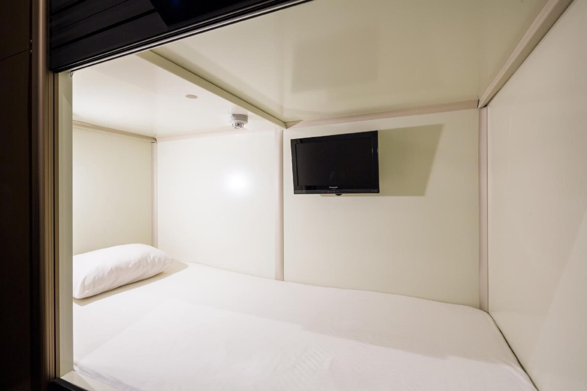 Capsule Hotel Cube Hiroshima photo 8