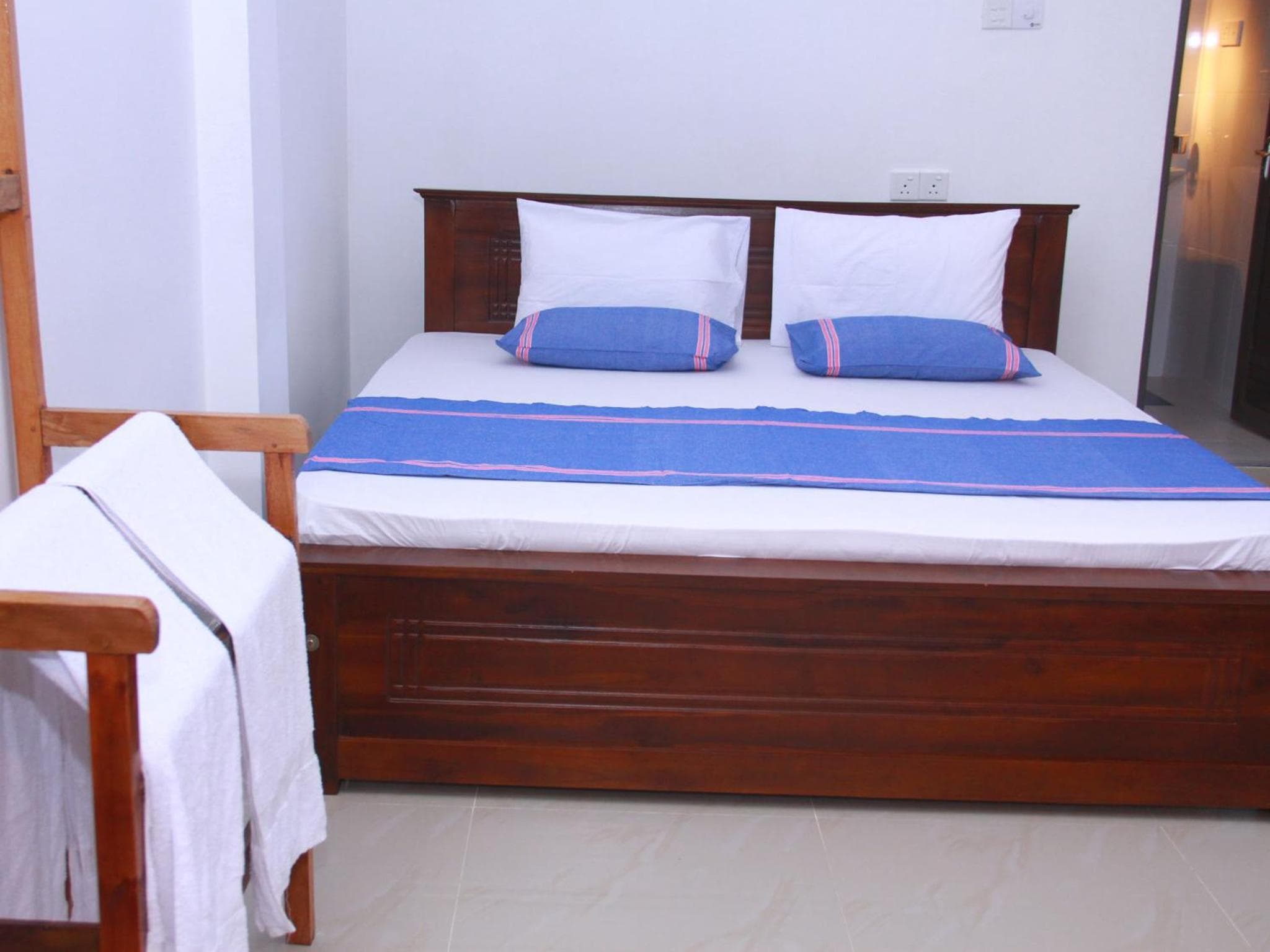 Sanda Hiru Guest photo 3