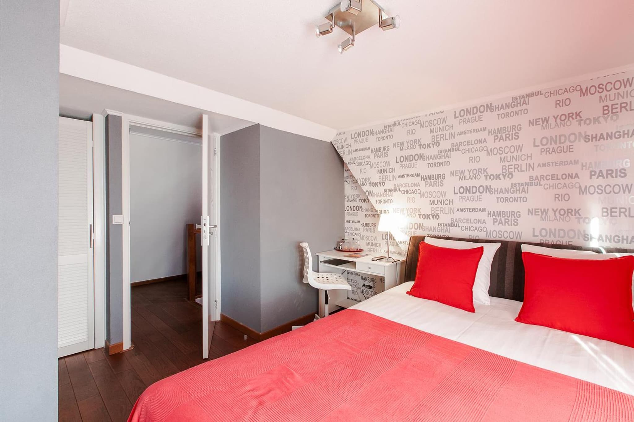 Alex Rooms photo 2