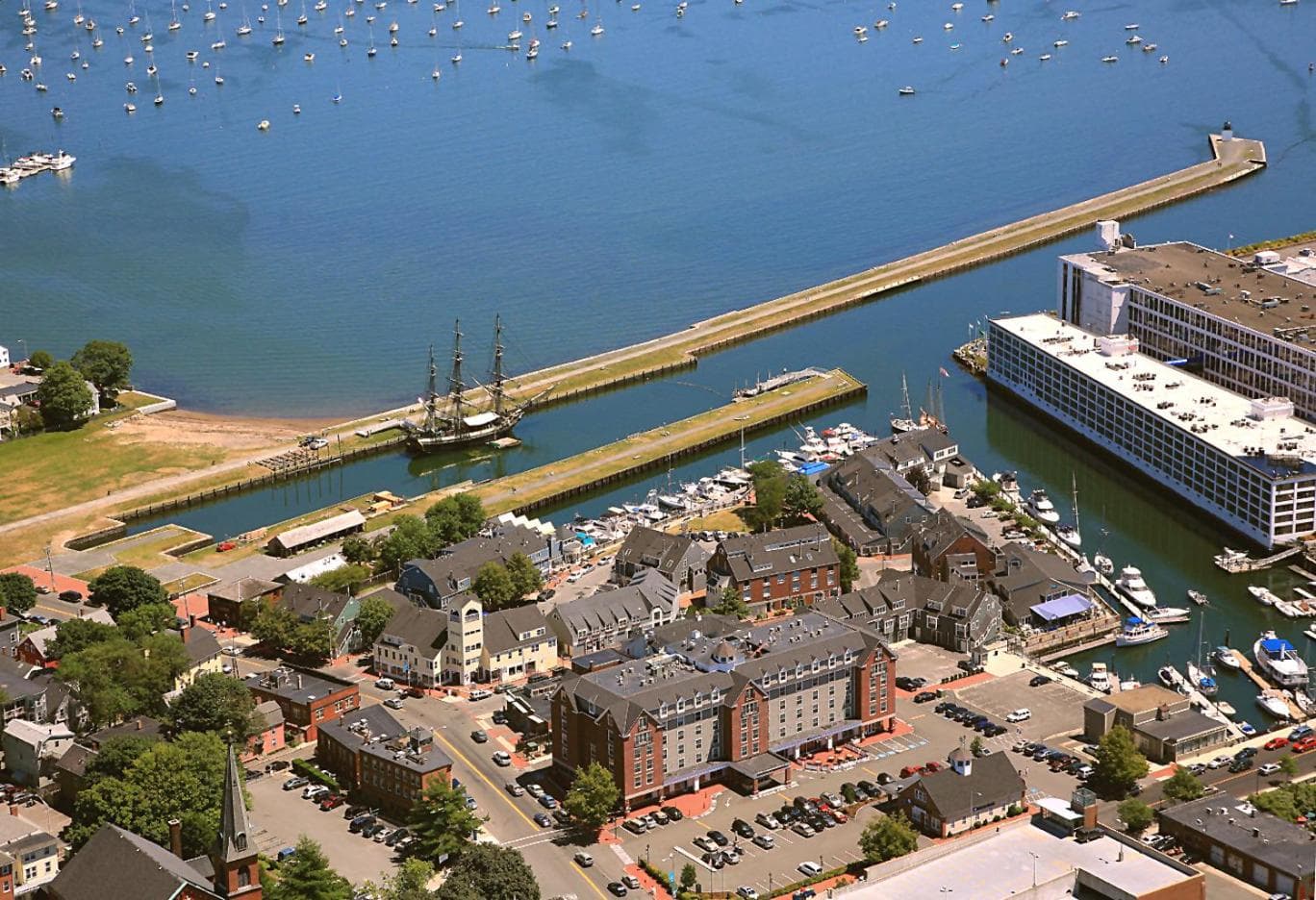 Salem Waterfront Hotel & Suites photo 2