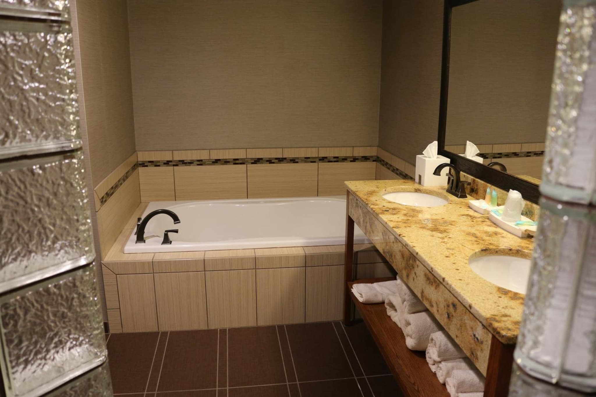 Astoria Hotel & Event Center photo 7
