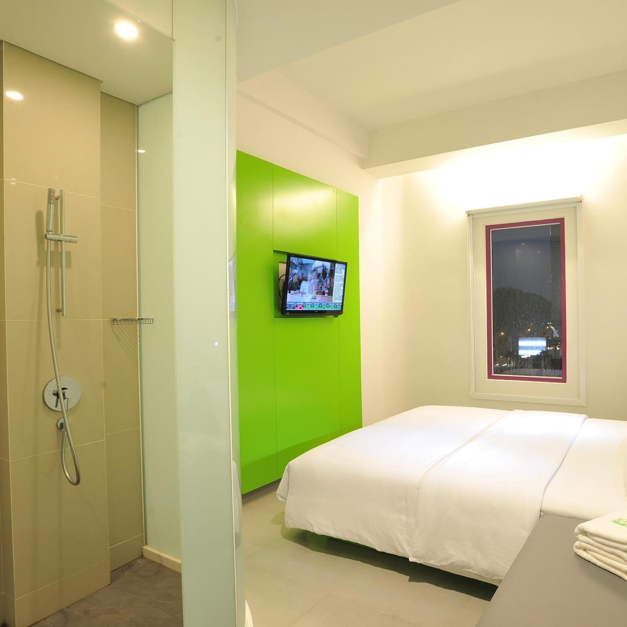 POP! Hotel Diponegoro photo 2