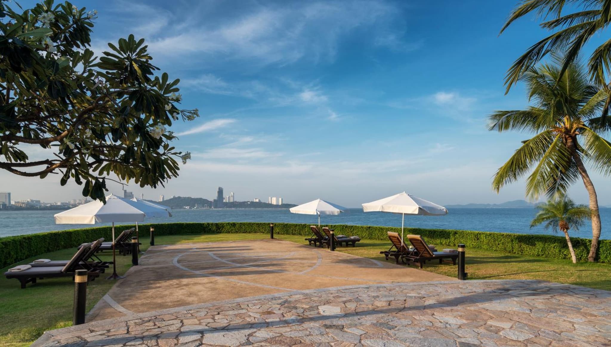 Dusit Thani Pattaya photo 2