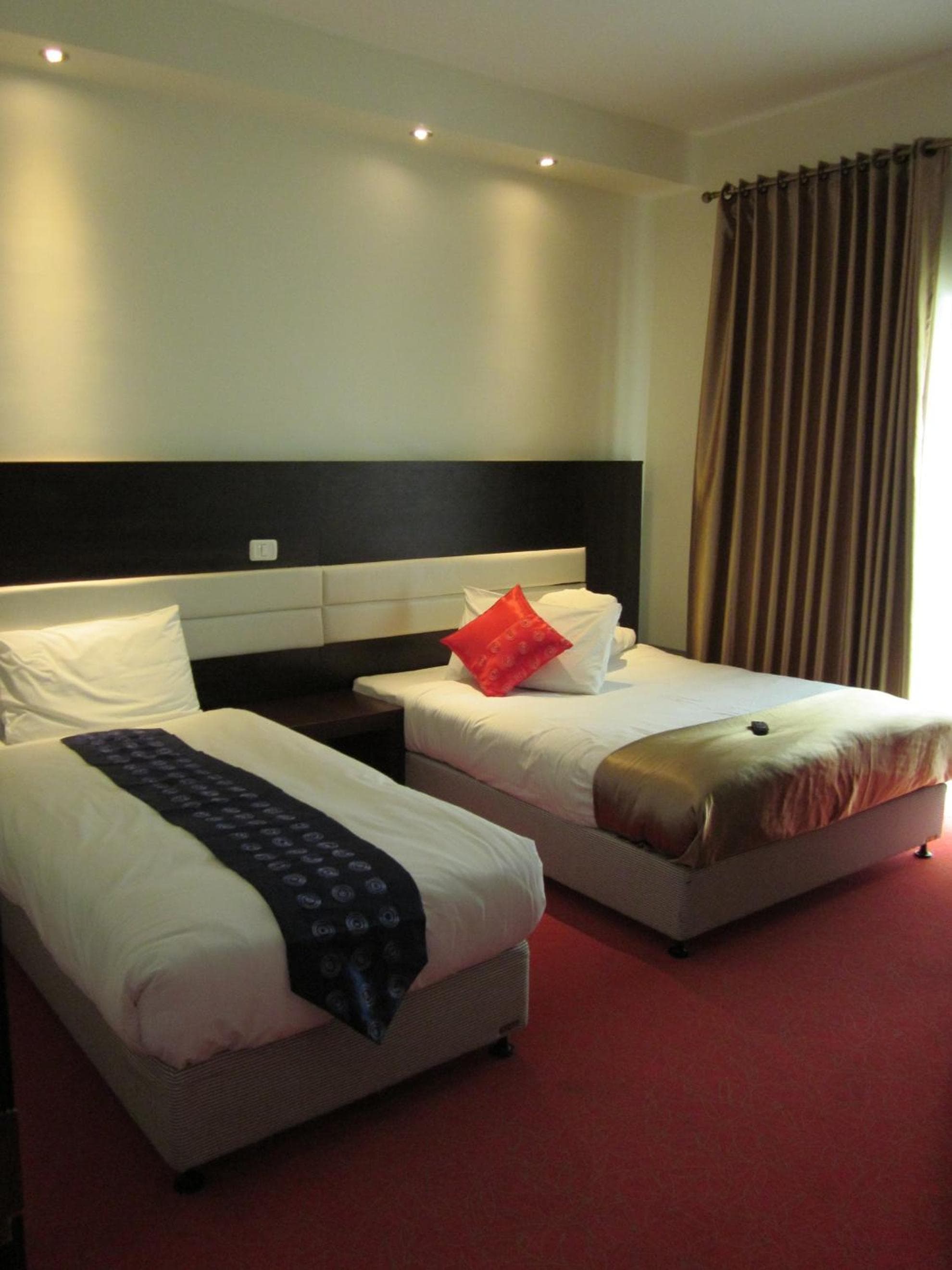 Commodore Hotel photo 2