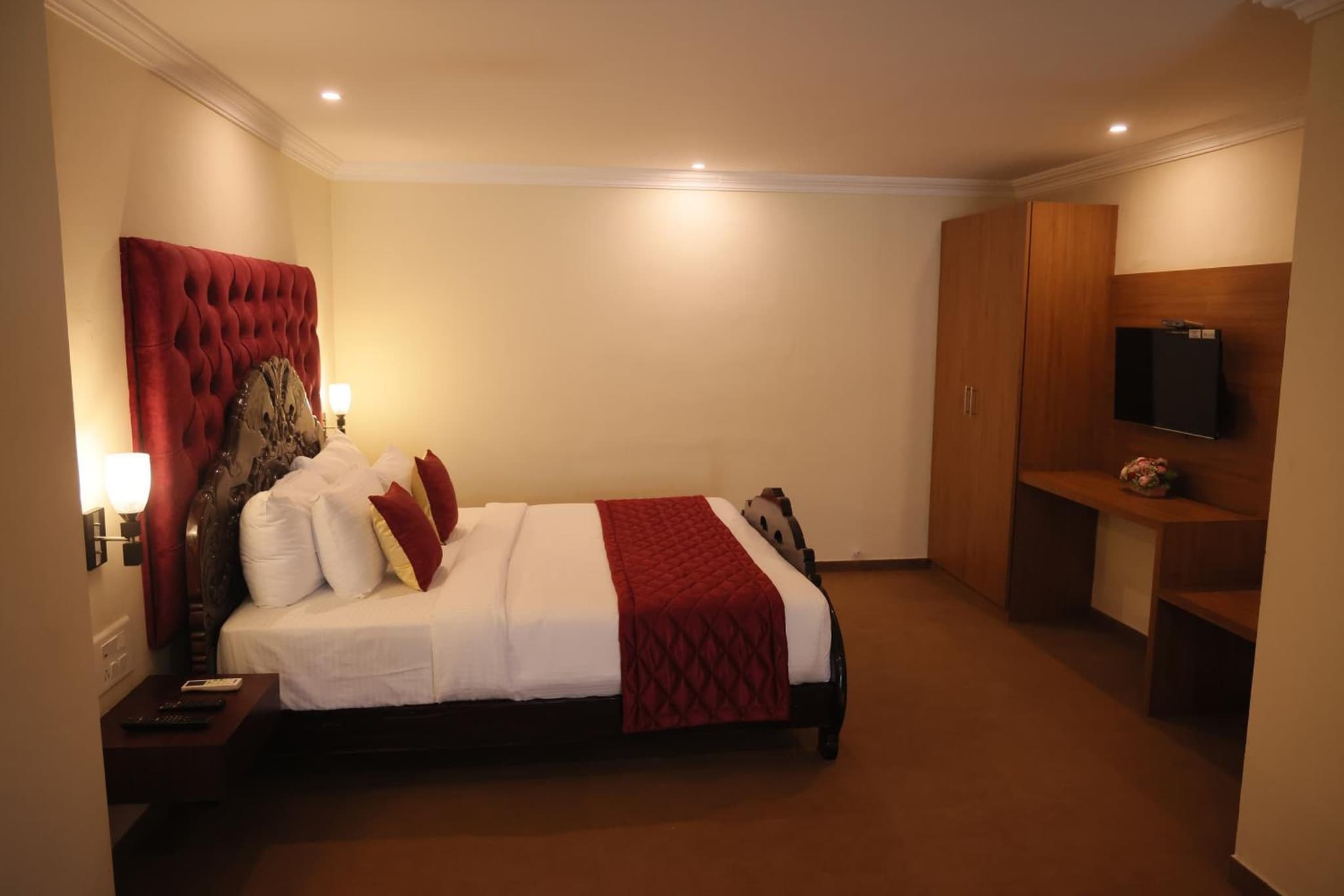 The Hotel Raja Palace photo 2
