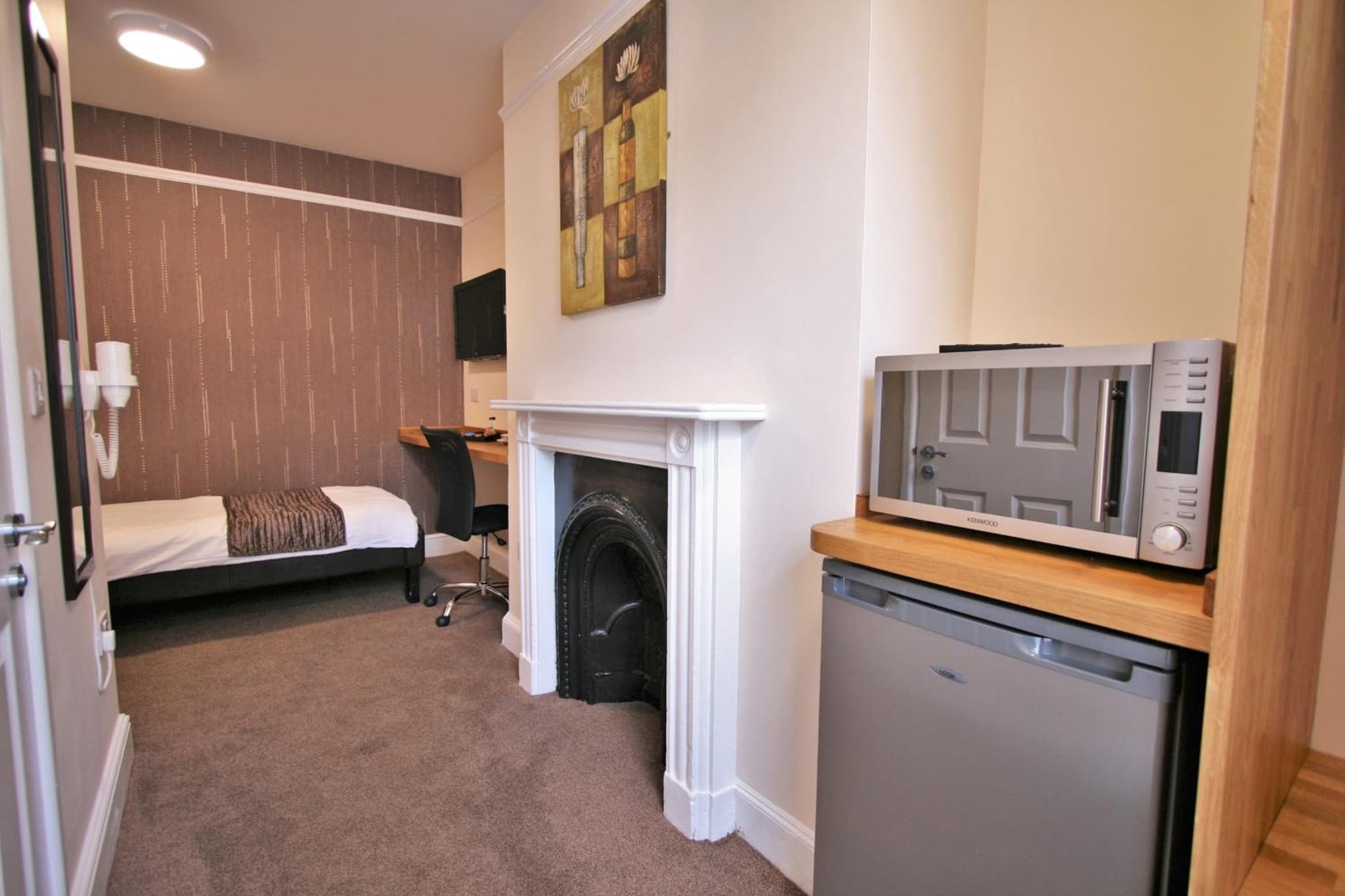 Central Hotel Cheltenham by Roomsbooked photo 9