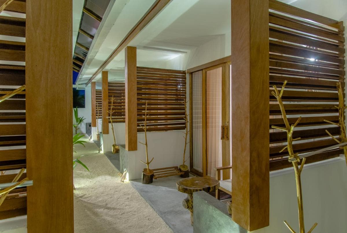 Dhiffushi White Sand Beach photo 4