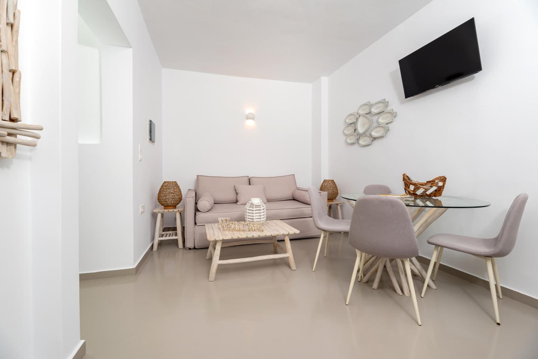 Aerenia Luxury Suites photo 7