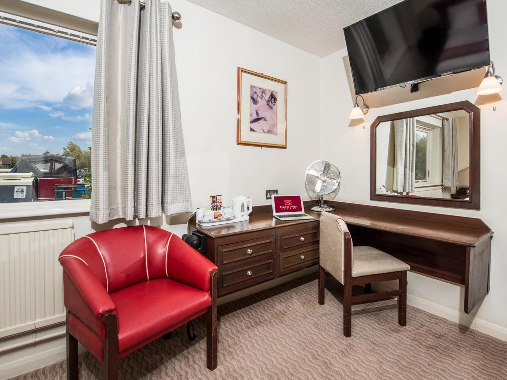 Peartree Lodge Waterside photo 7