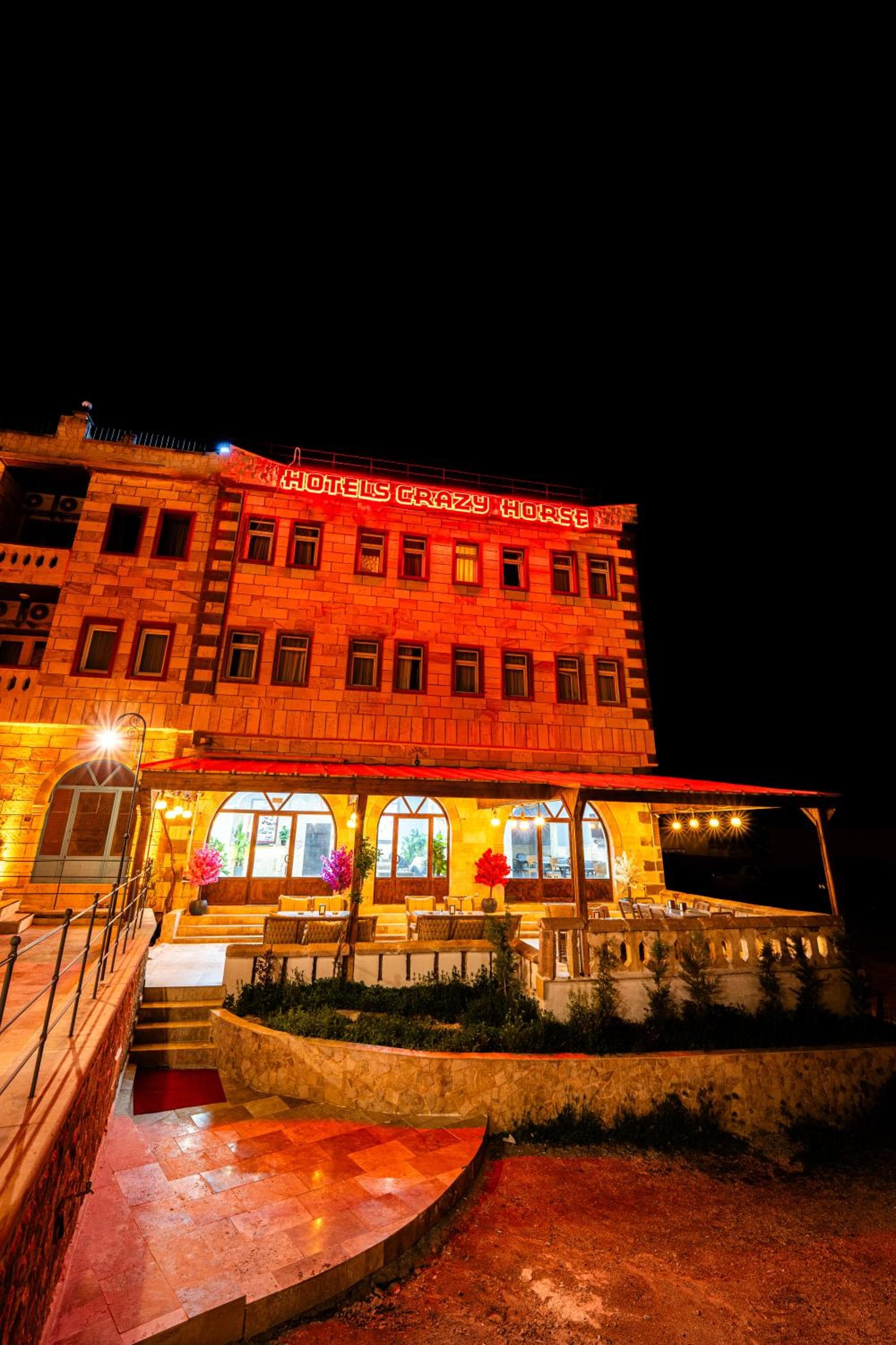 hotels crazy horse