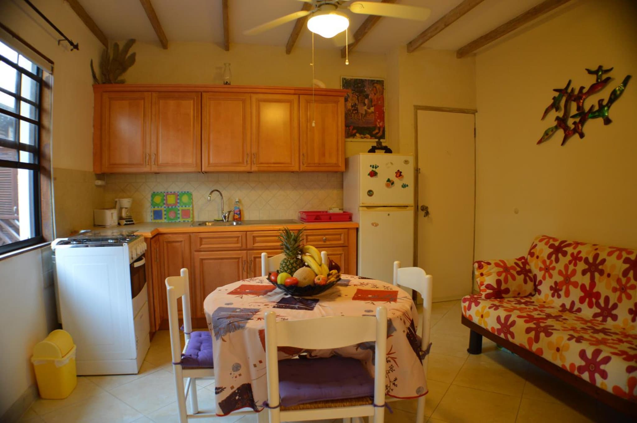 Yellow Bird Apartment photo 7