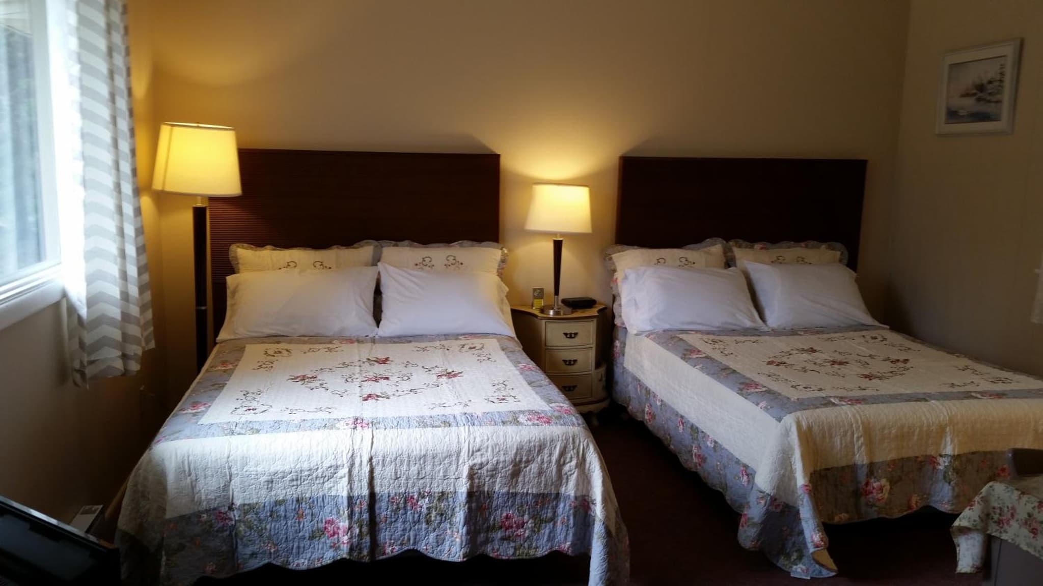 Pinecone Motel photo 2