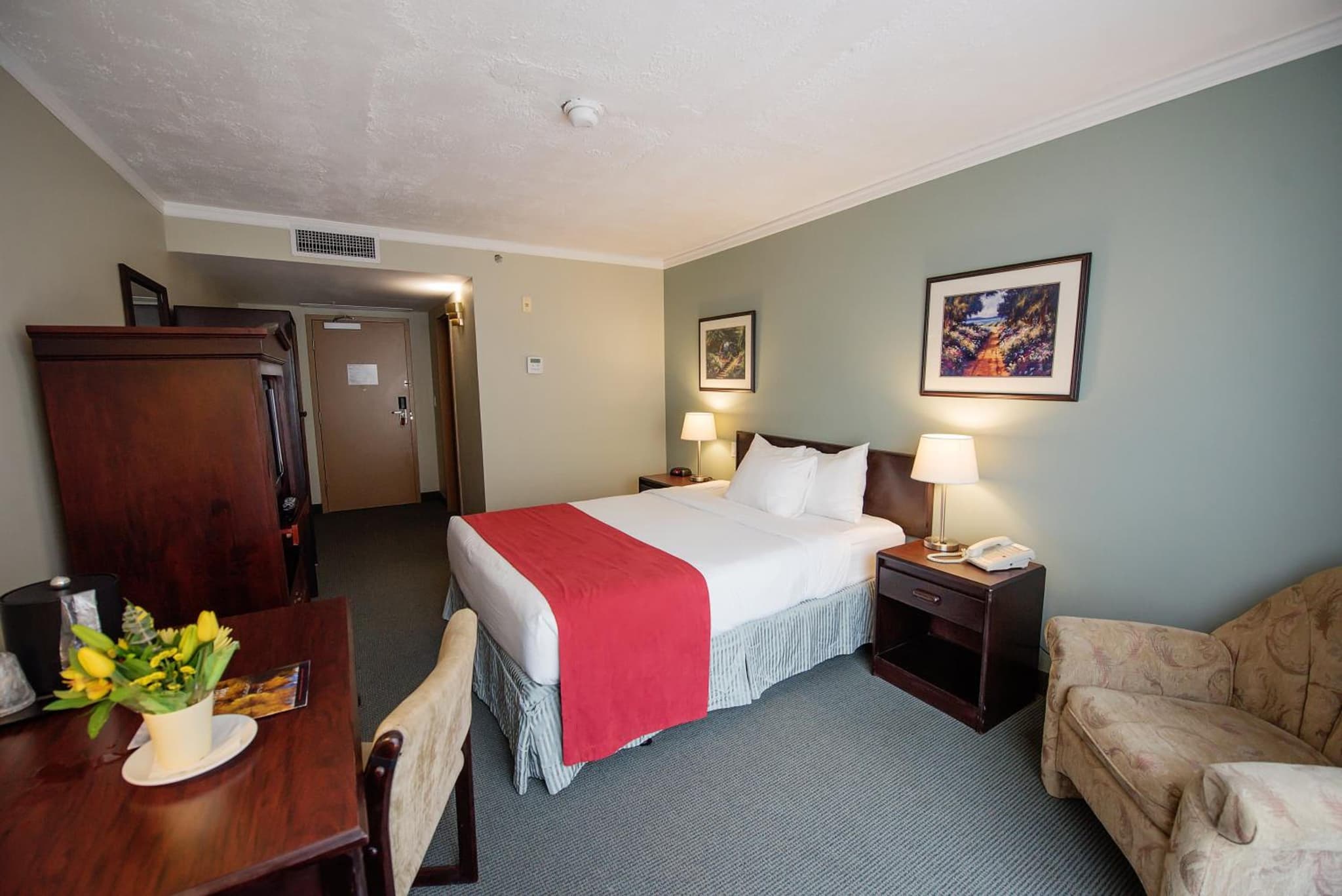 Harrison Lake Hotel photo 8