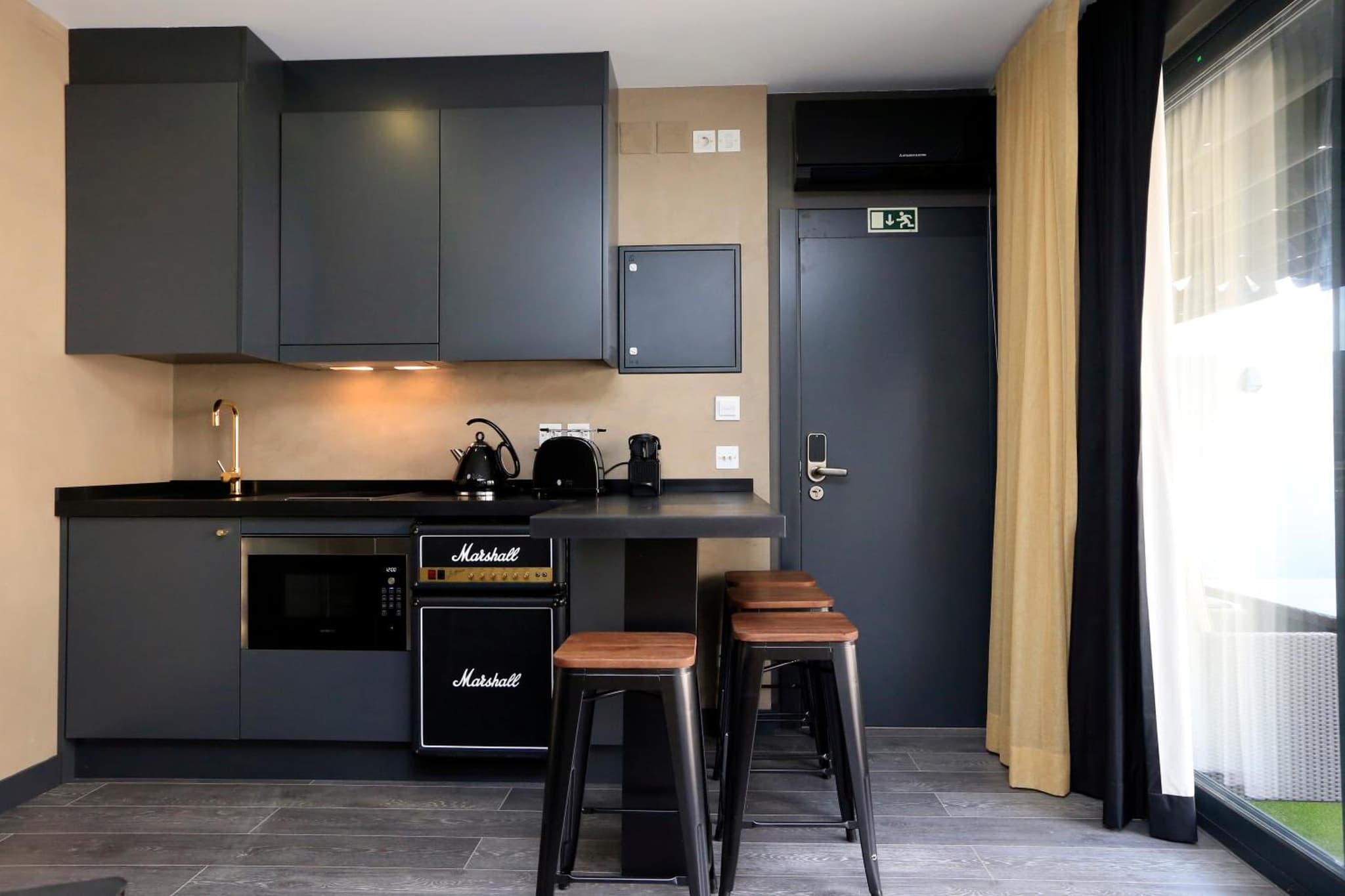 Charm Flats photo 6