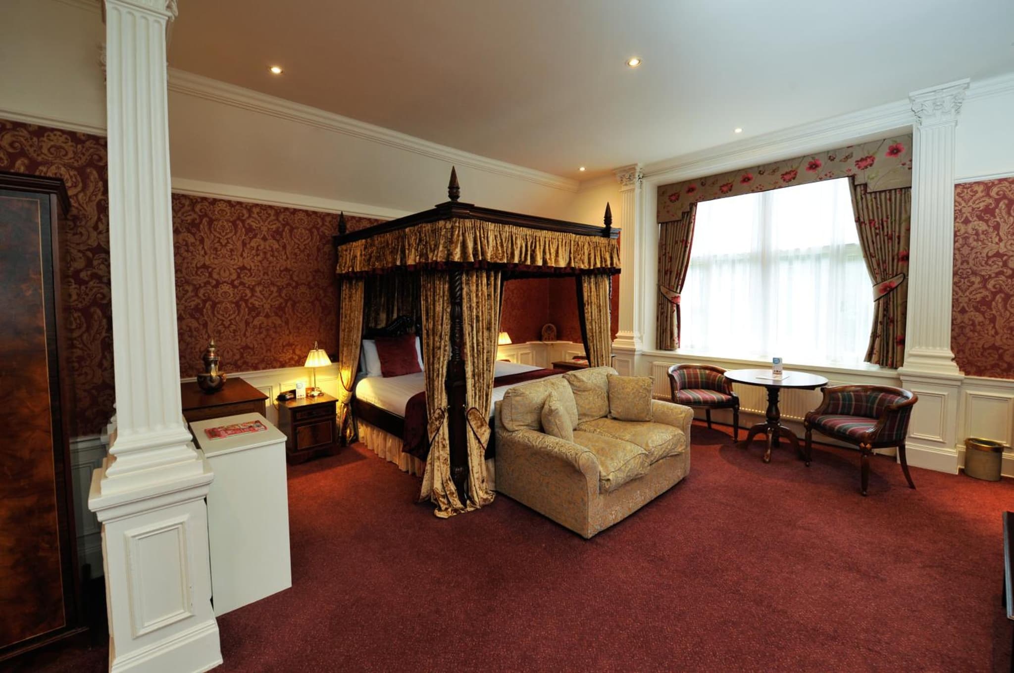 Best Western PLUS Grim's Dyke Hotel photo 4