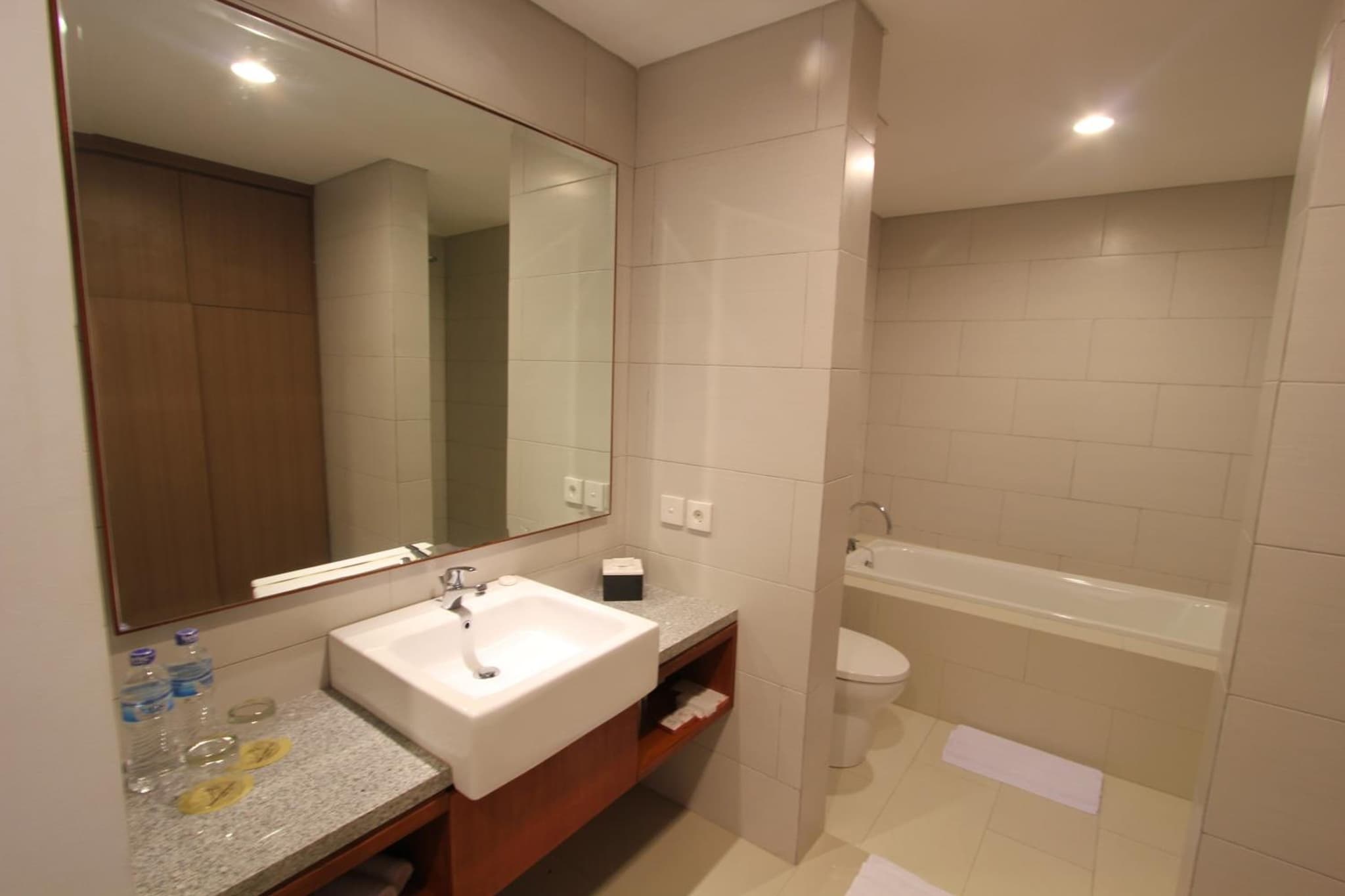 Grand La Walon Hotel photo 2