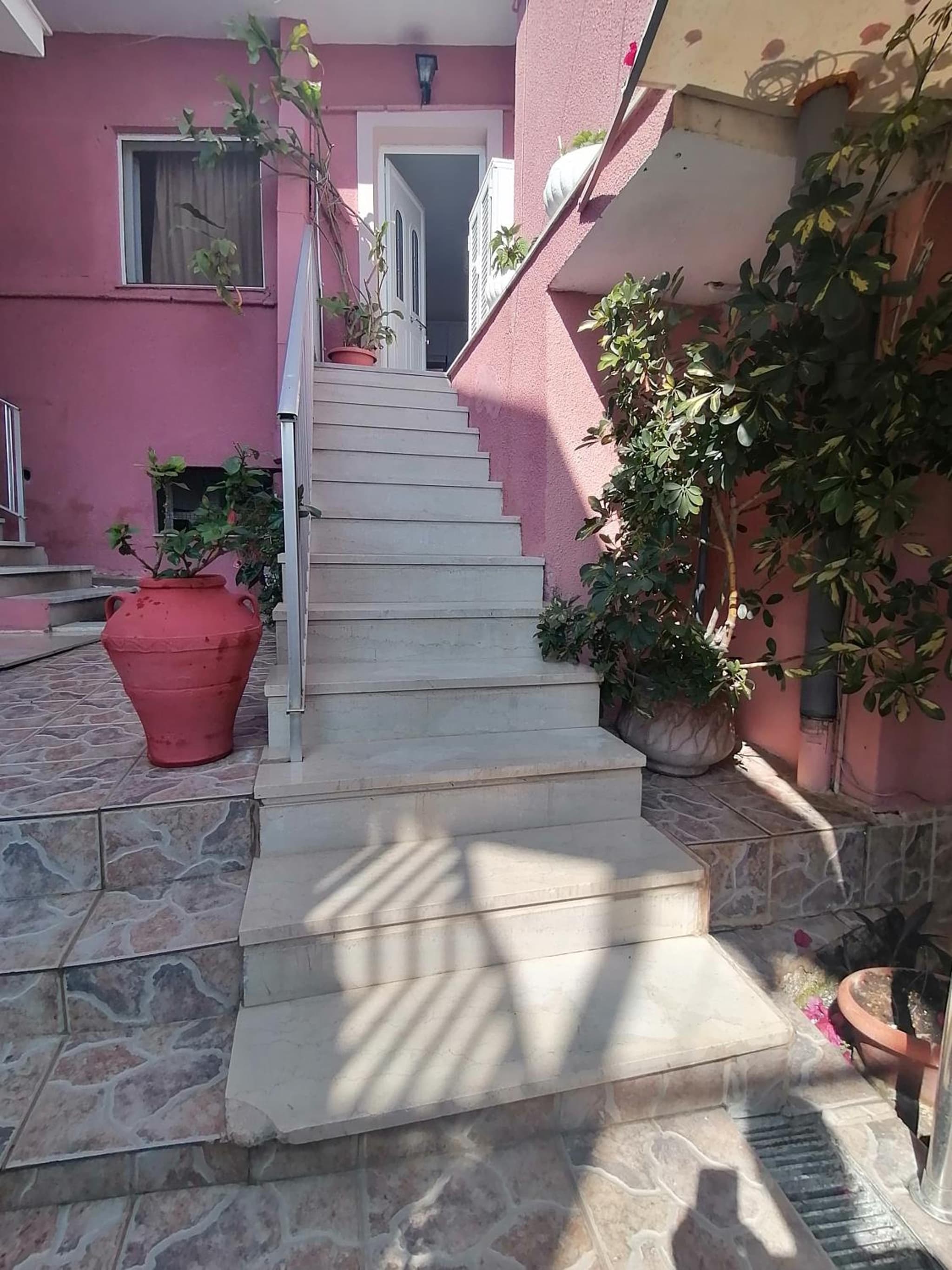 flower garden apartment photo 5