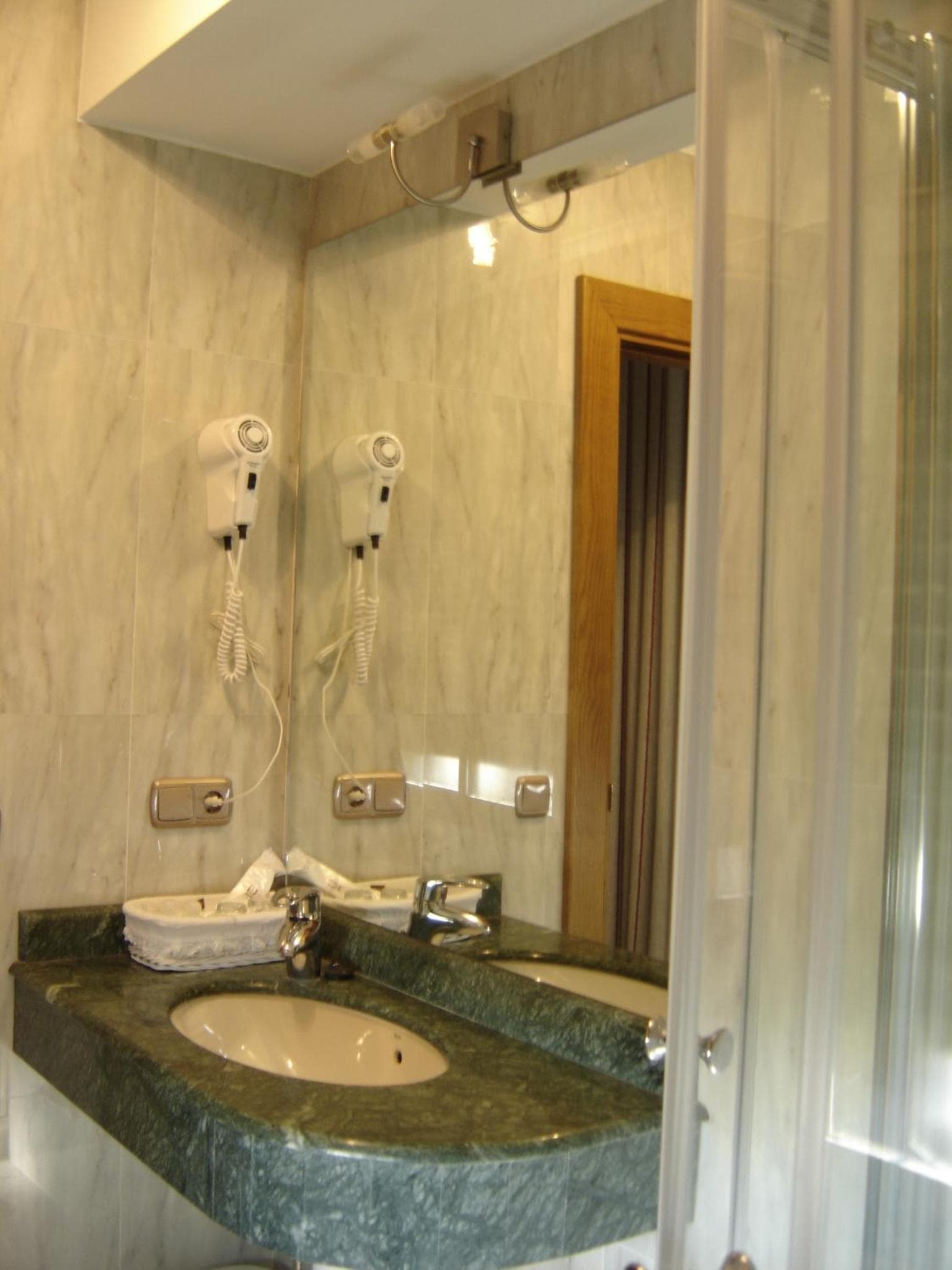 Hotel Aranda photo 6