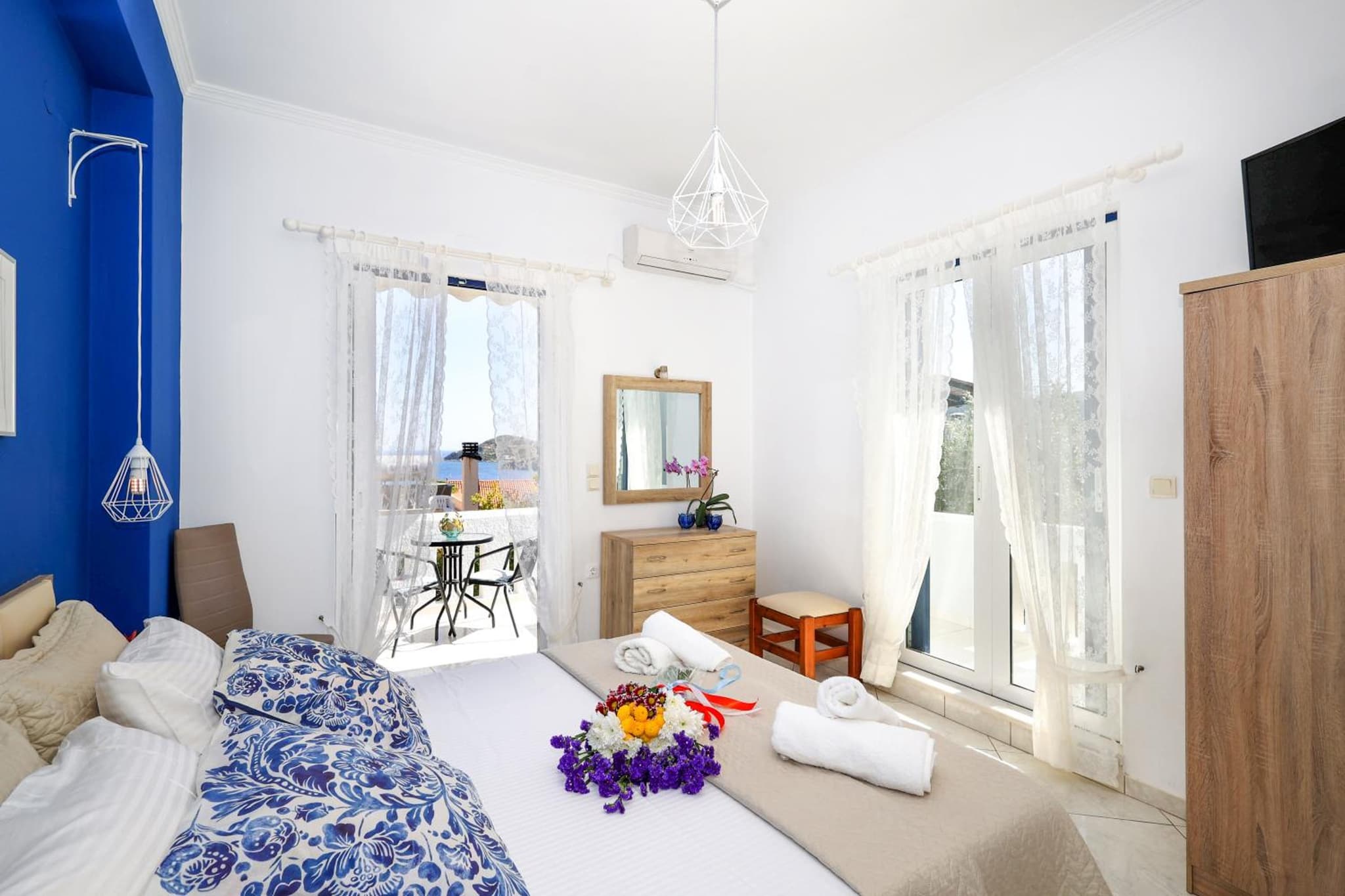 Yiannis Studios photo 3