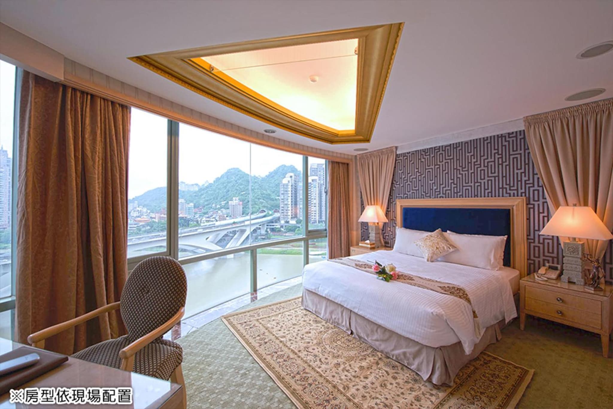 Lake Hotel photo 6