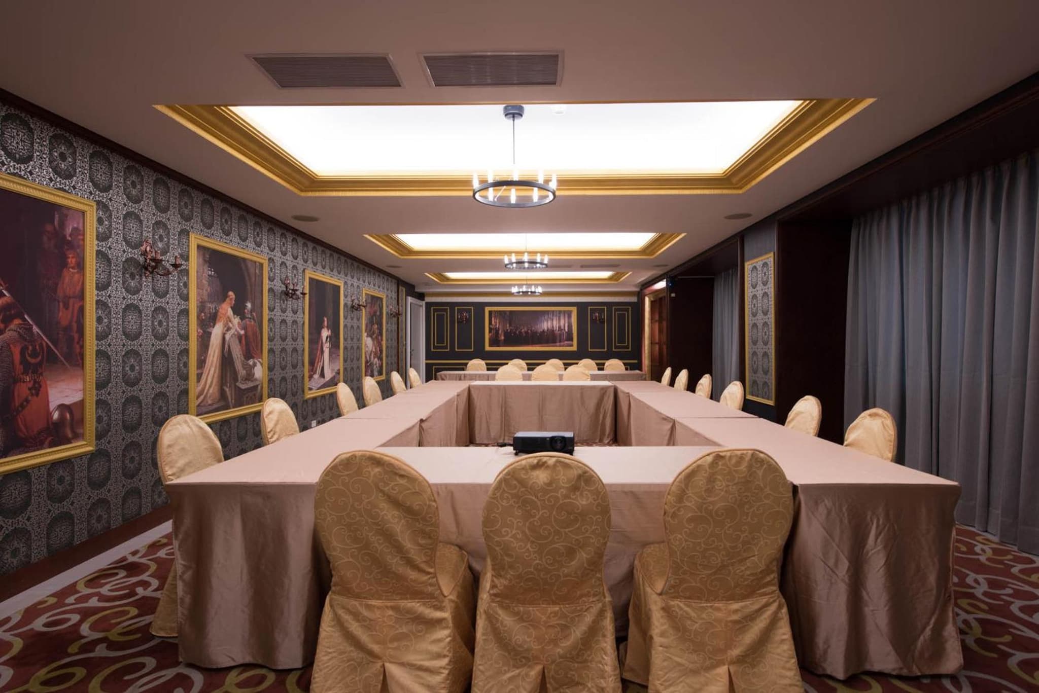 Lake Hotel photo 4