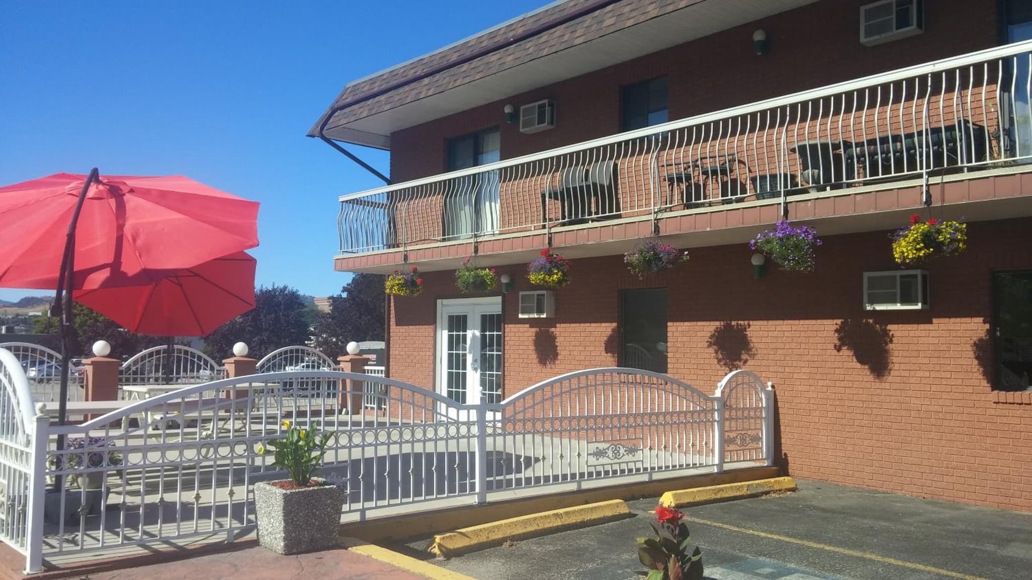 Canadas Best Value Inn & Suites-Vernon photo 2