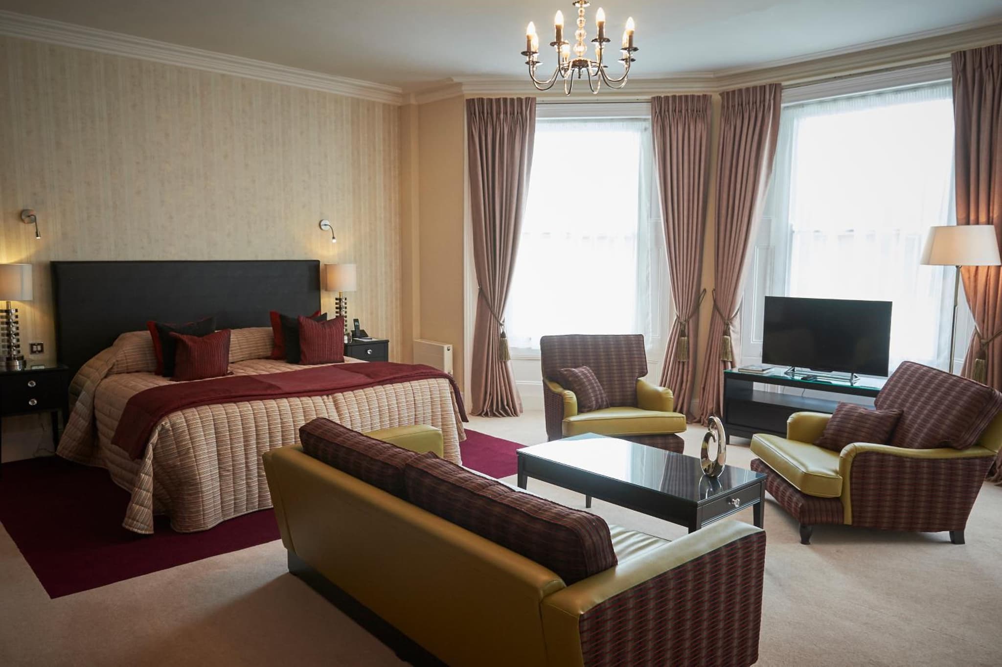 Phyllis Court Members Club photo 6
