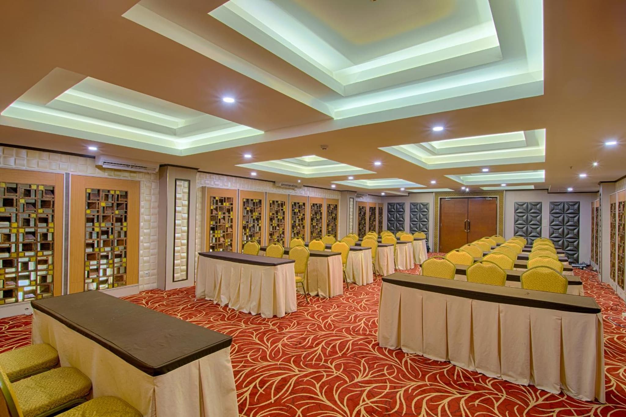 Noormans Hotel Semarang photo 2