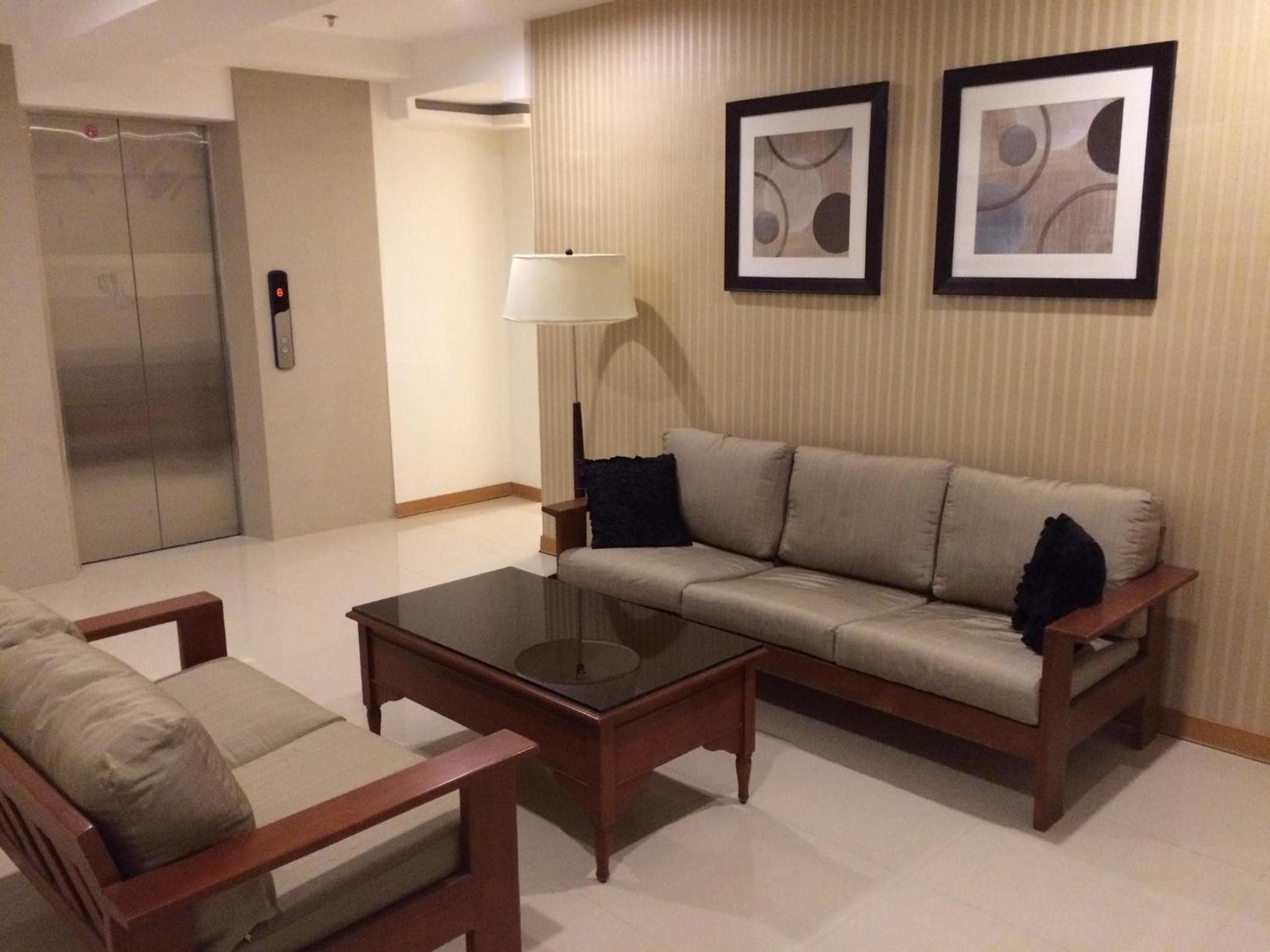 Stone House Hotel Pasay photo 4