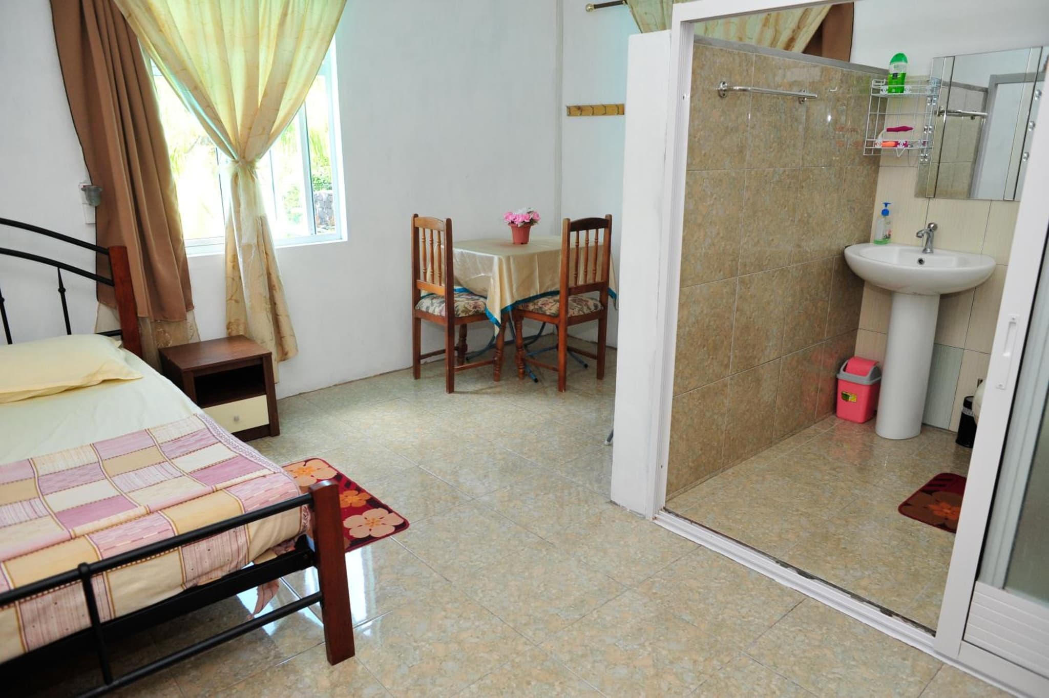 Chez Ronald Guest House photo 7