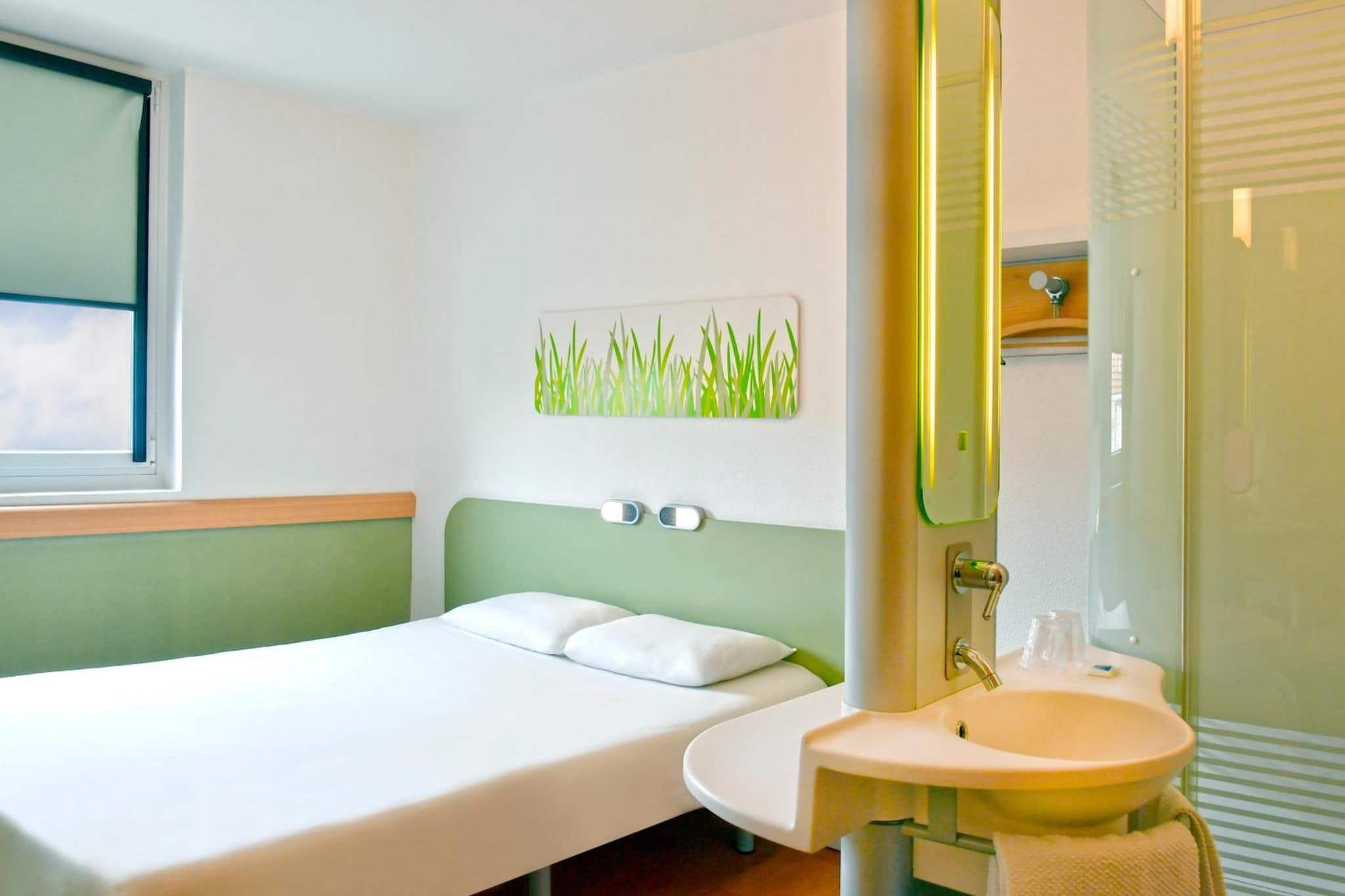 ibis budget Saint-Quentin Centre Gare photo 9