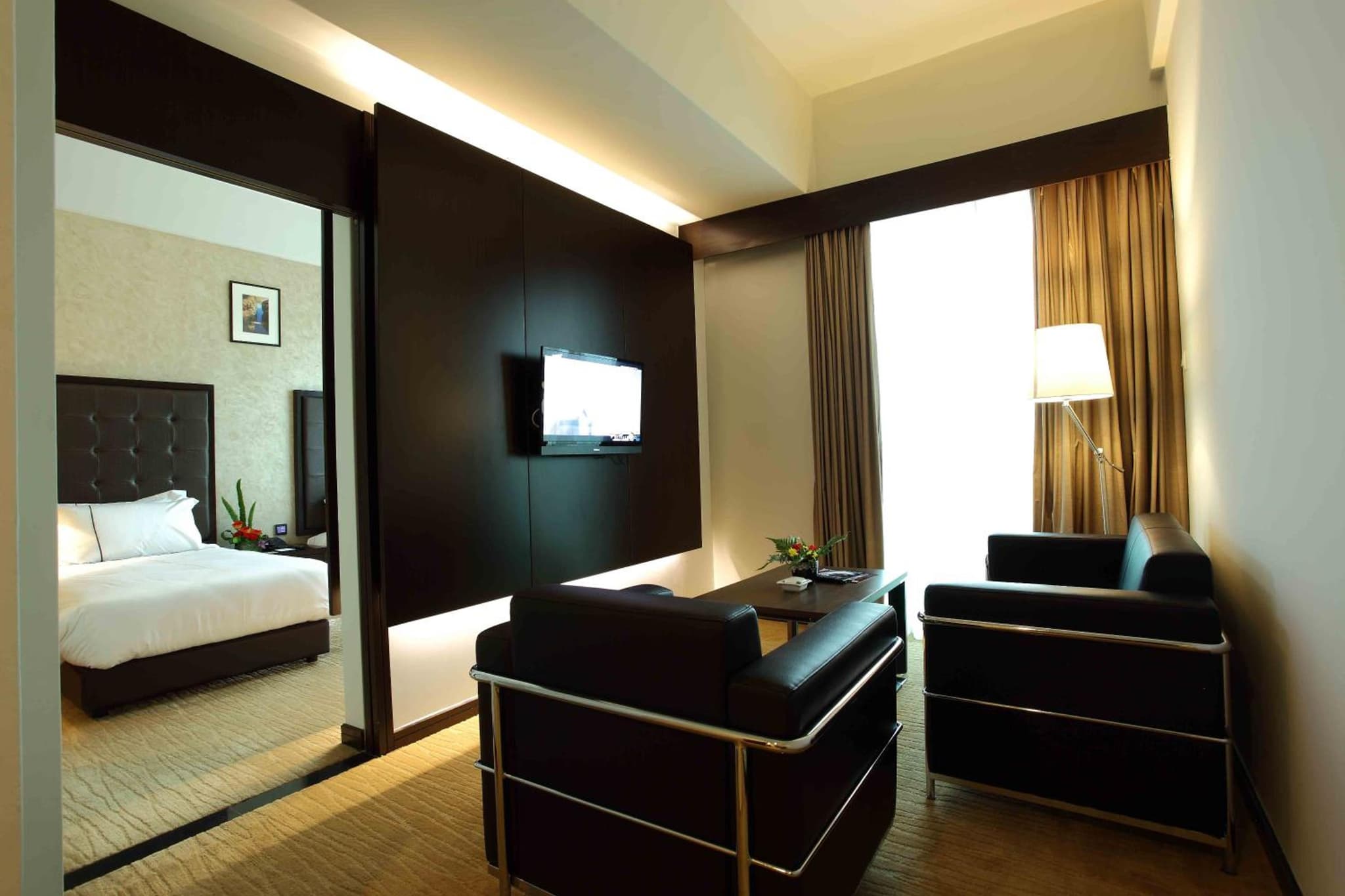 Symphony Suites Hotel photo 2