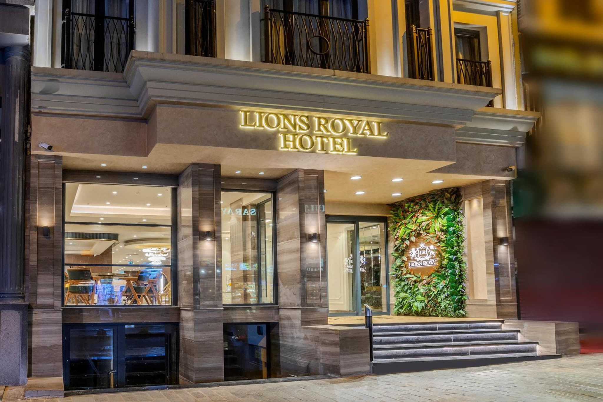 Lions Royal Hotel photo 3