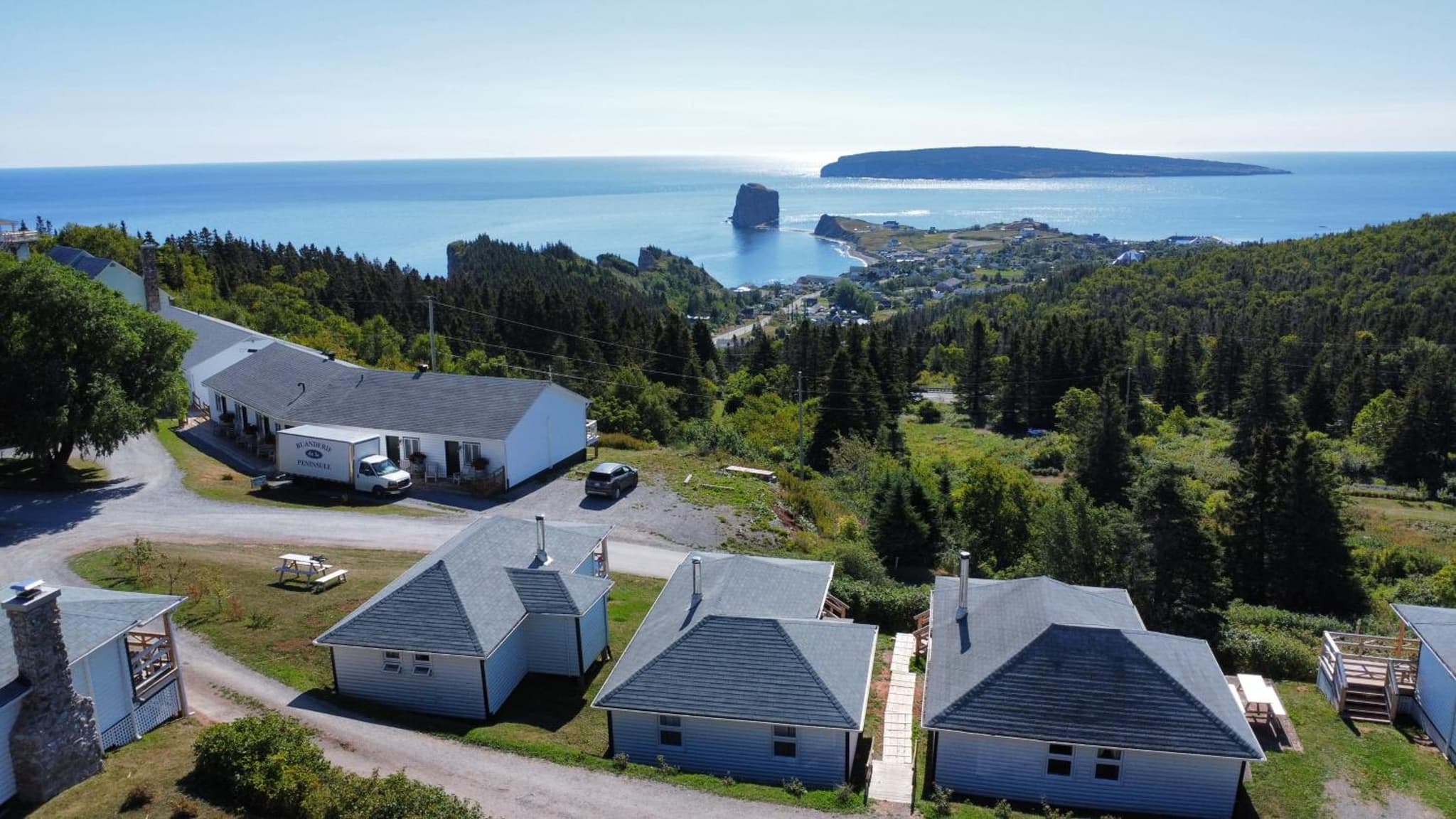 Au Pic de l'Aurore Motel-Chalets