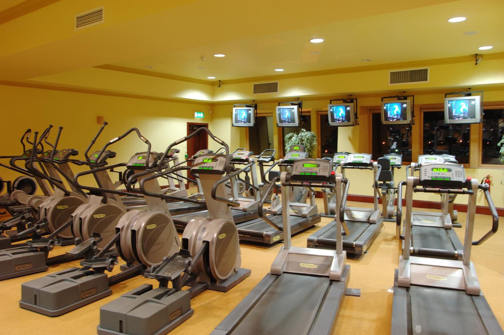 Hibernian Hotel & Leisure Centre photo 3