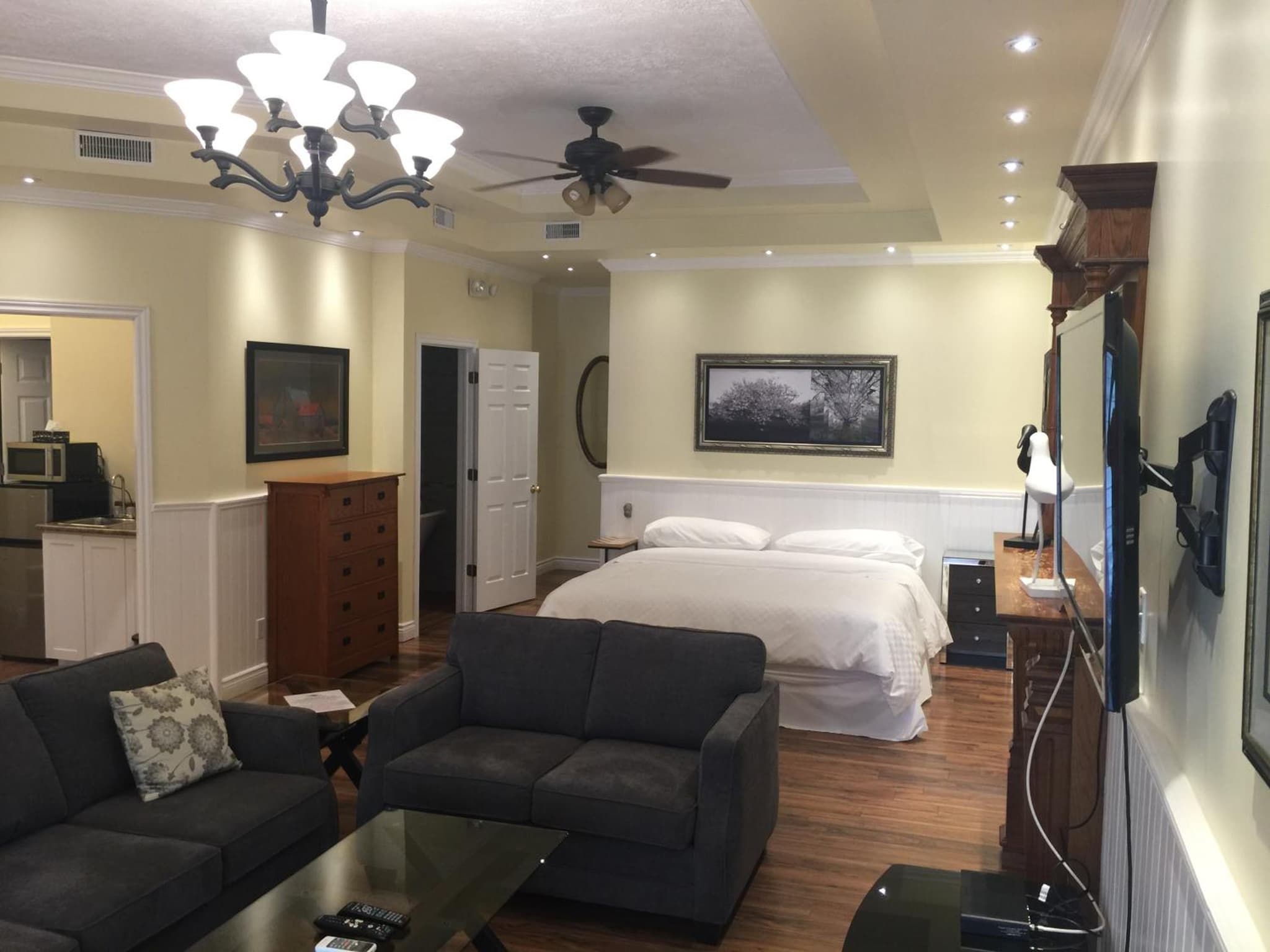 Grey Rose Suites photo 3