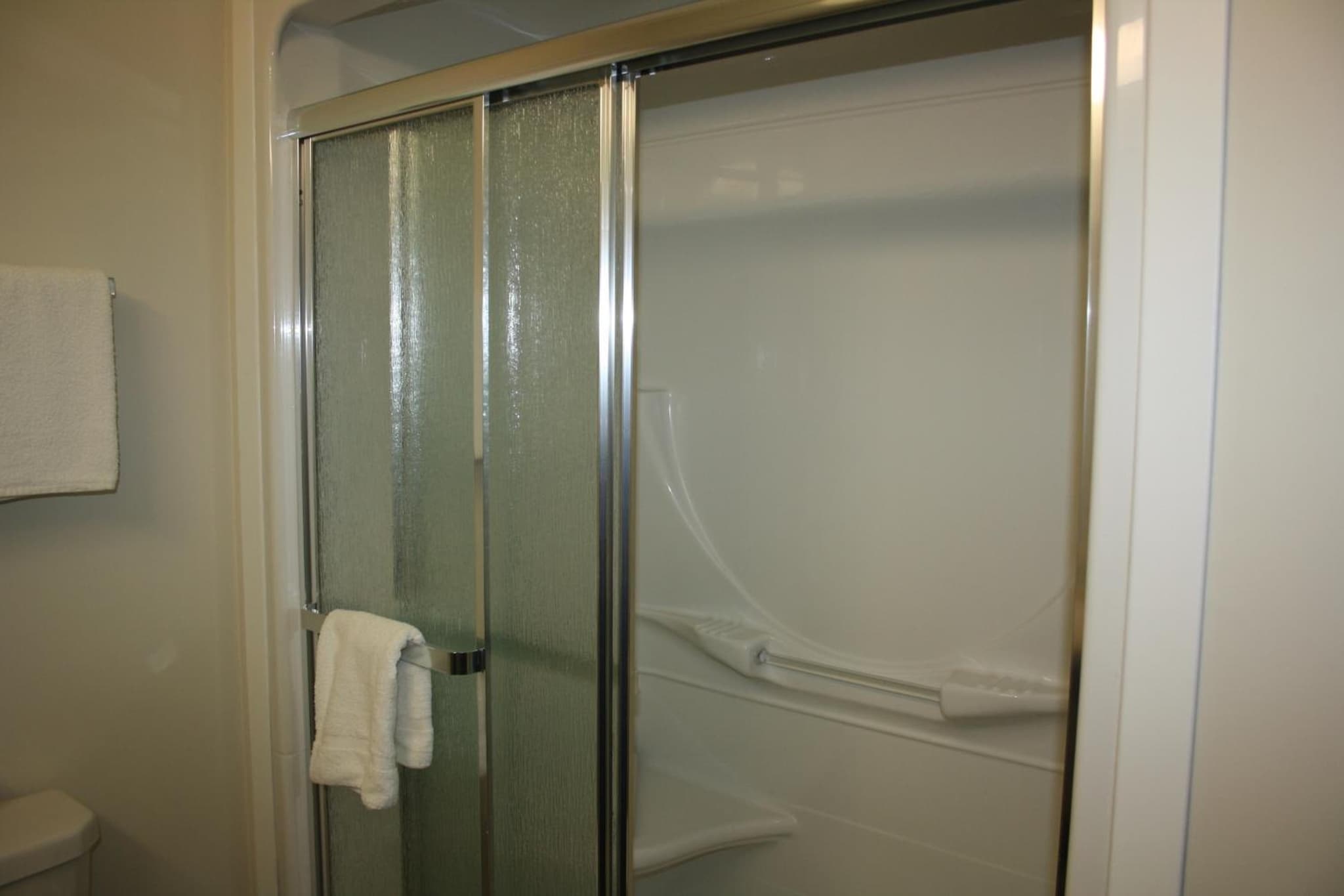 Crossroads Inn & Suites photo 3