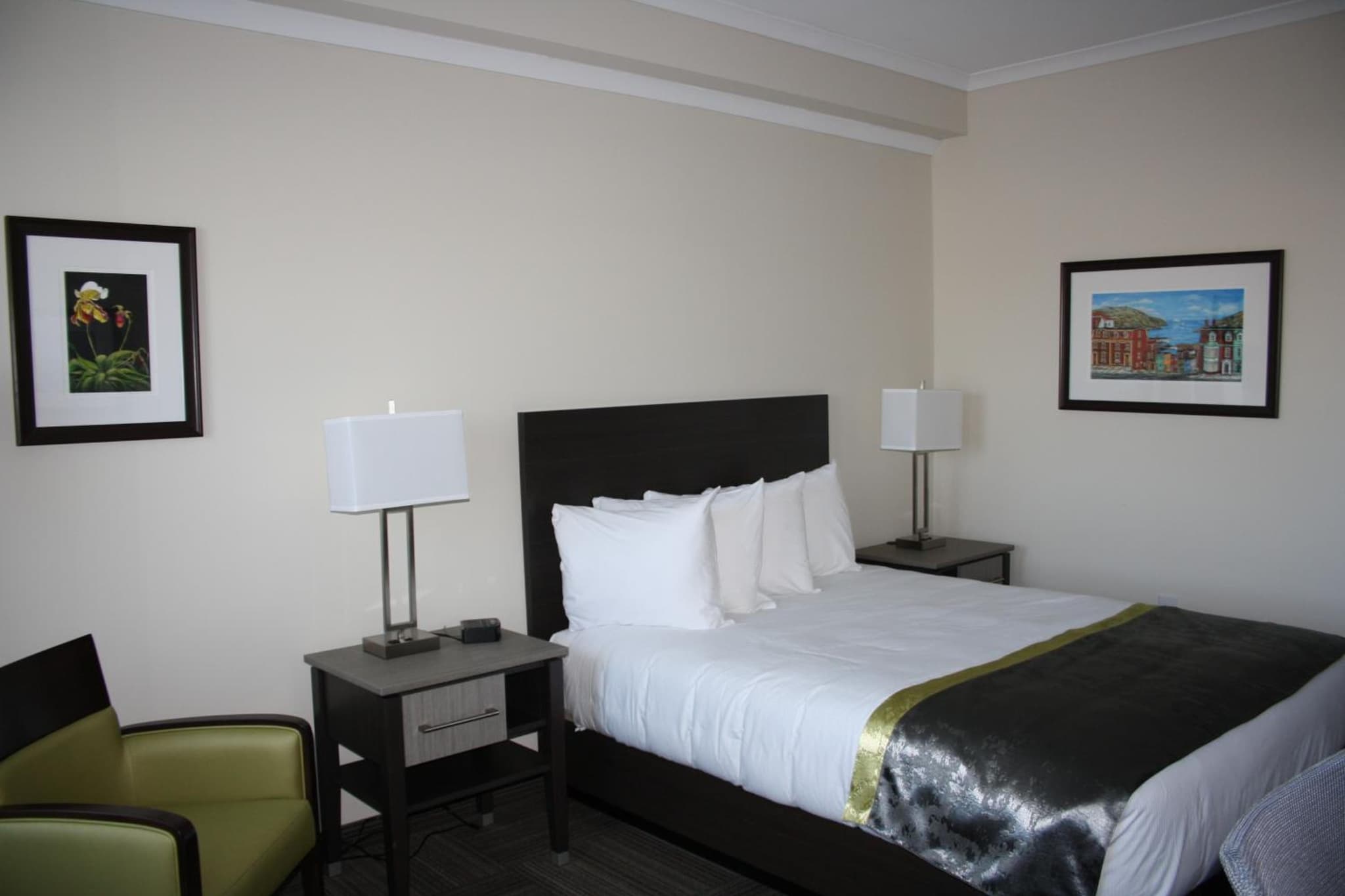 Crossroads Inn & Suites photo 9