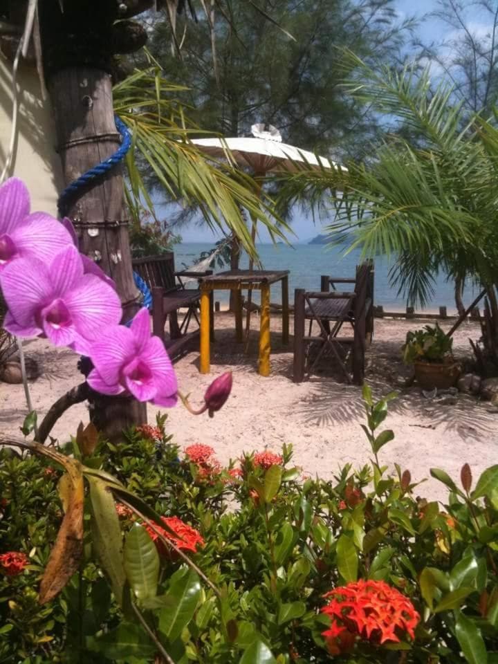 Sabai Sabai Beach Bungalows photo 4