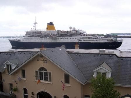 WatersEdge Hotel photo 6